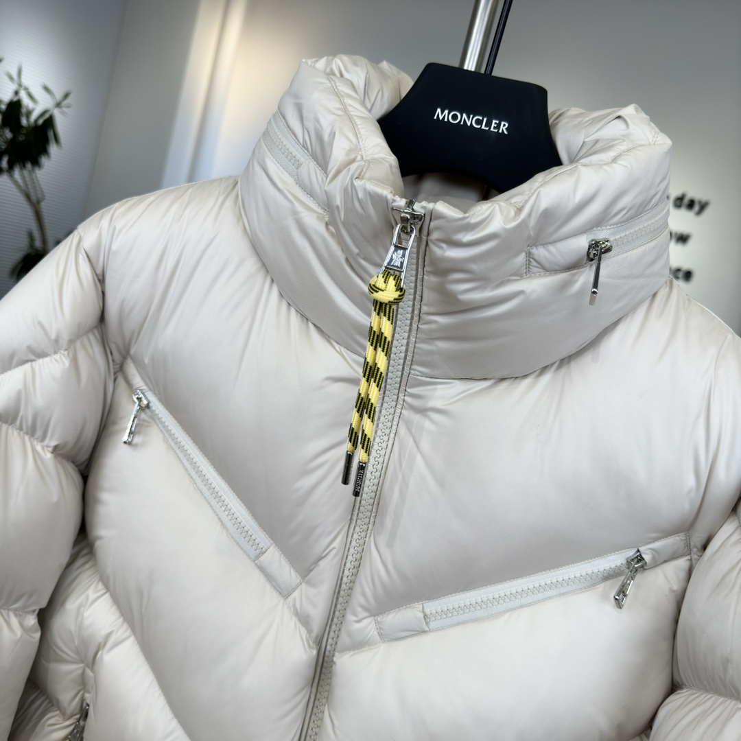 #正品级：𝑴𝒐𝒏𝒄𝒍𝒆𝒓｜蒙口/盟可睐 纯色立领双向拉链 羽绒服#T04# 𝑺𝒊𝒛𝒆：𝟭# 𝟮# 𝟯# 