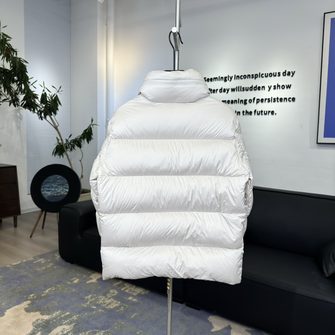 #正品级：𝑴𝒐𝒏𝒄𝒍𝒆𝒓｜蒙口/盟可睐 纯色立领双向拉链 羽绒服#T04# 𝑺𝒊𝒛𝒆：𝟭# 𝟮# 𝟯# 