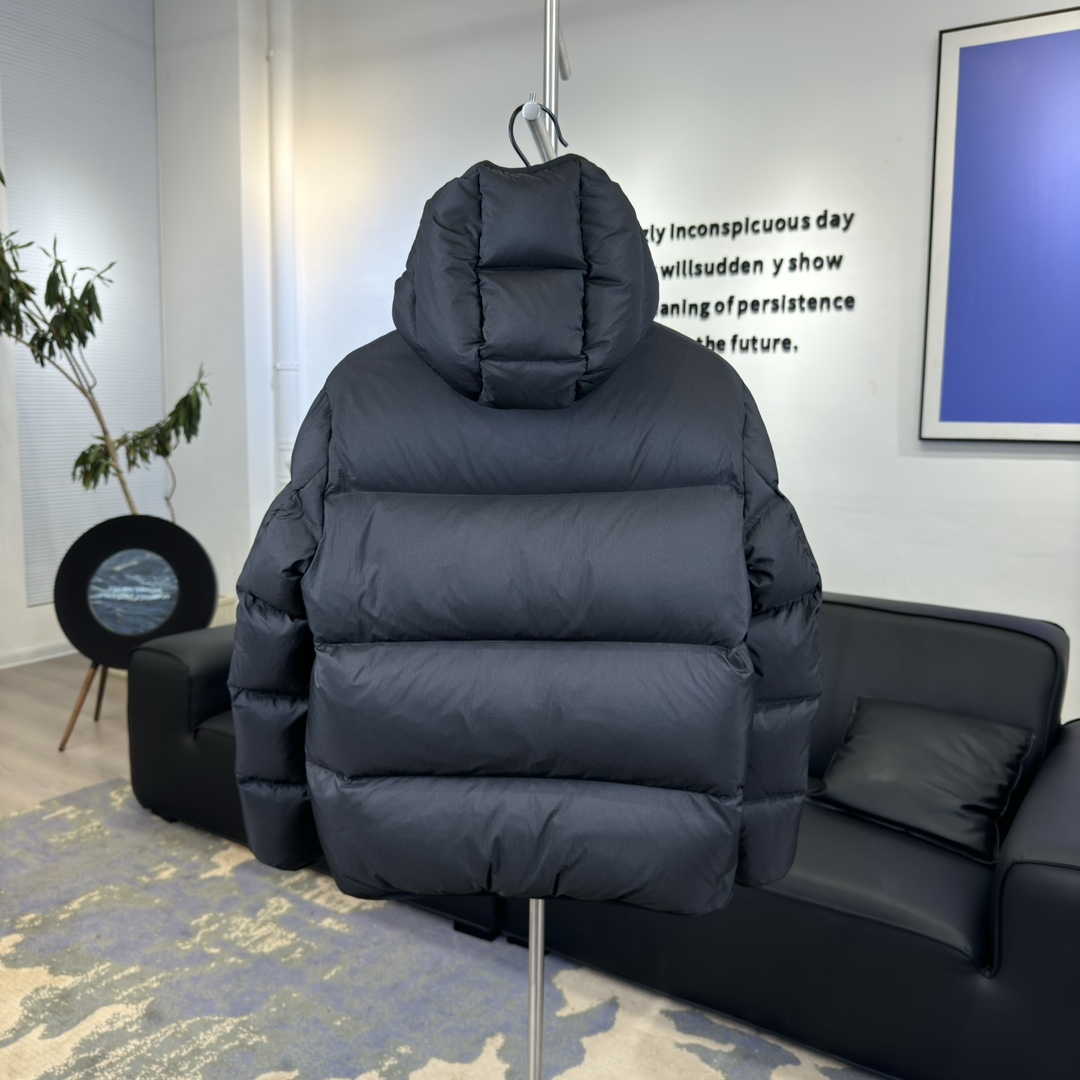 #正品级:𝗠𝗼𝗻𝗰𝗹𝗲𝗿｜盟可睐 蒙口 𝗙𝗪𝟮𝟰秋冬新品 𝗠𝗮𝘀𝗮𝗰连帽纯色 拉链羽绒服#T18#𝗦𝗶𝘇