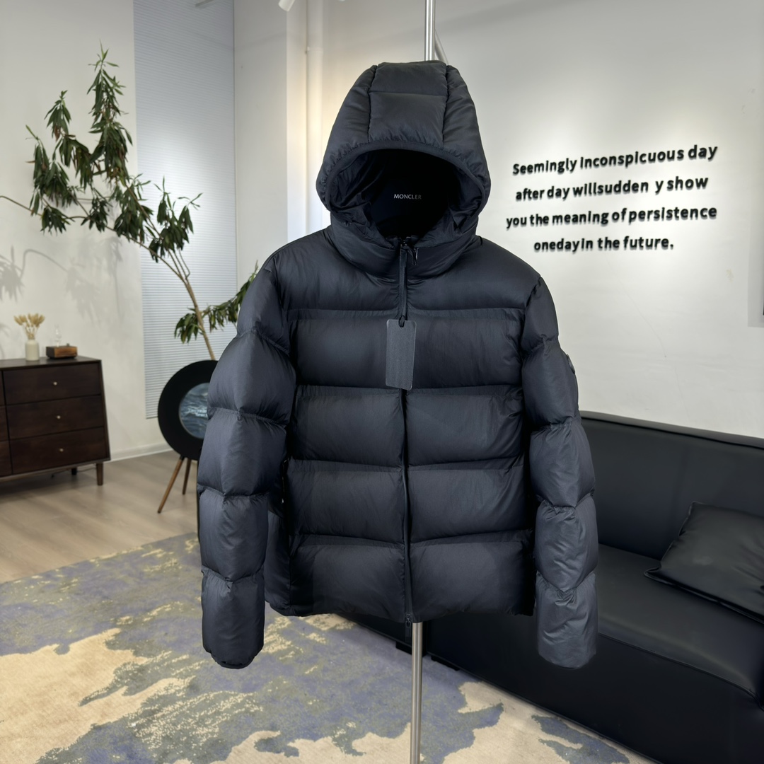 #正品级:𝗠𝗼𝗻𝗰𝗹𝗲𝗿｜盟可睐 蒙口 𝗙𝗪𝟮𝟰秋冬新品 𝗠𝗮𝘀𝗮𝗰连帽纯色 拉链羽绒服#T18#𝗦𝗶𝘇