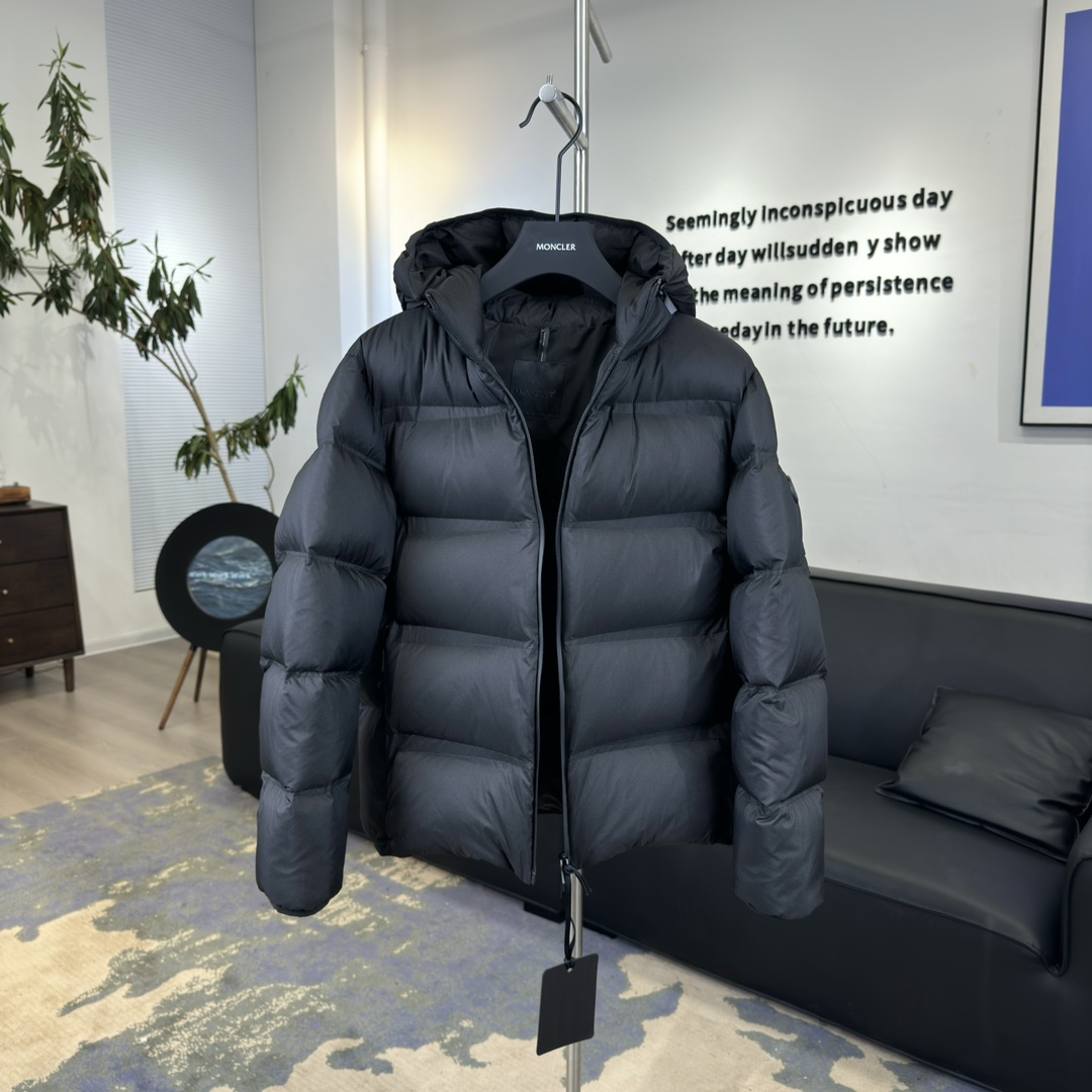 #正品级:𝗠𝗼𝗻𝗰𝗹𝗲𝗿｜盟可睐 蒙口 𝗙𝗪𝟮𝟰秋冬新品 𝗠𝗮𝘀𝗮𝗰连帽纯色 拉链羽绒服#T18#𝗦𝗶𝘇