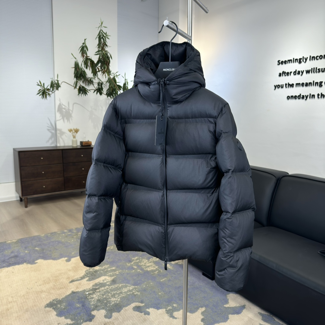 #正品级:𝗠𝗼𝗻𝗰𝗹𝗲𝗿｜盟可睐 蒙口 𝗙𝗪𝟮𝟰秋冬新品 𝗠𝗮𝘀𝗮𝗰连帽纯色 拉链羽绒服#T18#𝗦𝗶𝘇