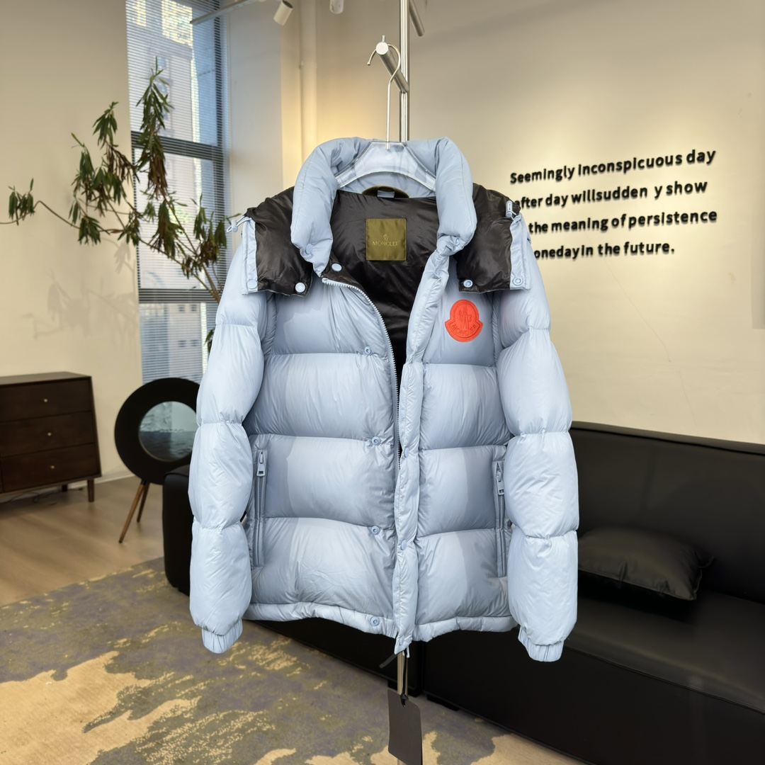 #正品级:𝑴𝒐𝒏𝒄𝒍𝒆𝒓盟可睐 𝑭𝑾𝟮𝟰 𝑪𝒚𝒄𝒍𝒐𝒏𝒆 𝑳𝒐𝒈𝒐徽标二合一可拆卸衣袖 廓形连帽短款羽绒