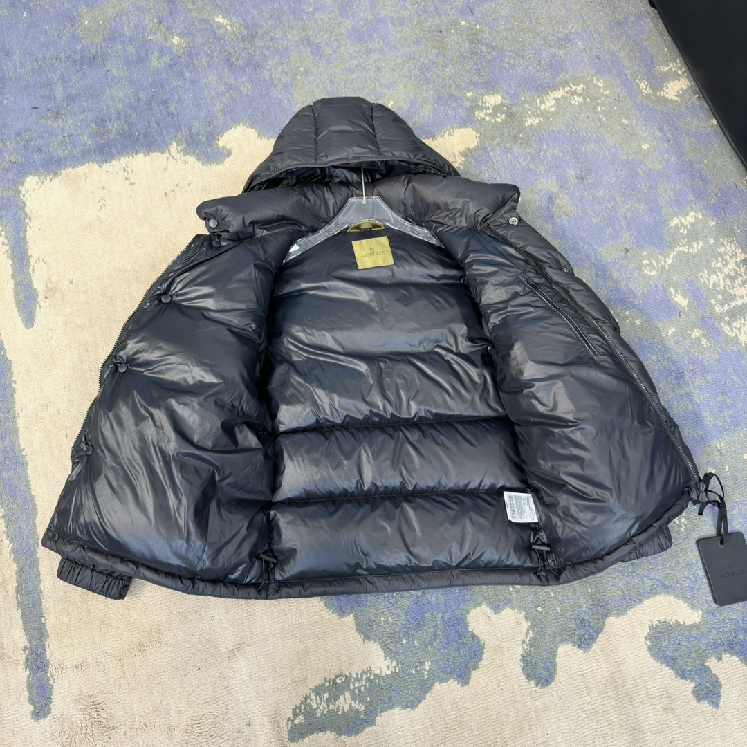 #正品级:𝑴𝒐𝒏𝒄𝒍𝒆𝒓盟可睐 𝑭𝑾𝟮𝟰 𝑪𝒚𝒄𝒍𝒐𝒏𝒆 𝑳𝒐𝒈𝒐徽标二合一可拆卸衣袖 廓形连帽短款羽绒