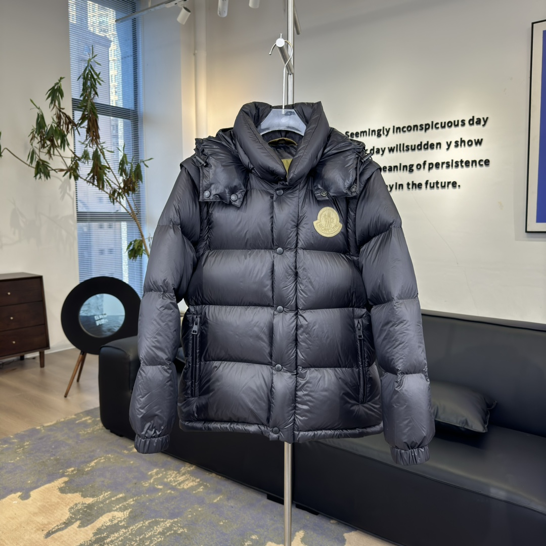 #正品级:𝑴𝒐𝒏𝒄𝒍𝒆𝒓盟可睐 𝑭𝑾𝟮𝟰 𝑪𝒚𝒄𝒍𝒐𝒏𝒆 𝑳𝒐𝒈𝒐徽标二合一可拆卸衣袖 廓形连帽短款羽绒