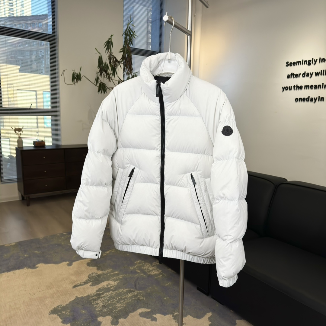 #正品级:𝗠𝗼𝗻𝗰𝗹𝗲𝗿盟可睐 立领双向拉链可调节袖口羽绒服#T23# 𝗦𝗶𝘇𝗲：𝟭# 𝟮# 𝟯# 𝟰#