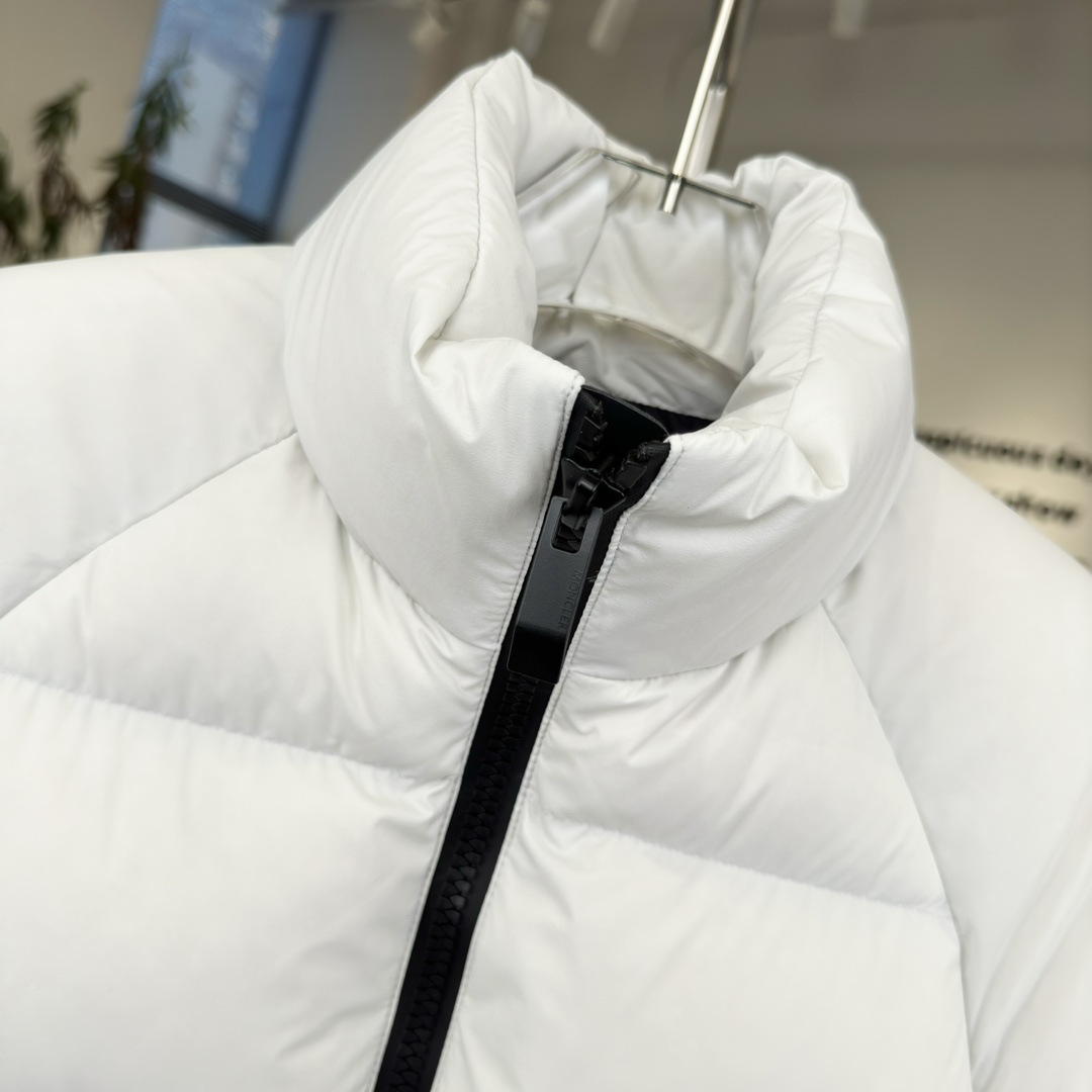 #正品级:𝗠𝗼𝗻𝗰𝗹𝗲𝗿盟可睐 立领双向拉链可调节袖口羽绒服#T23# 𝗦𝗶𝘇𝗲：𝟭# 𝟮# 𝟯# 𝟰#