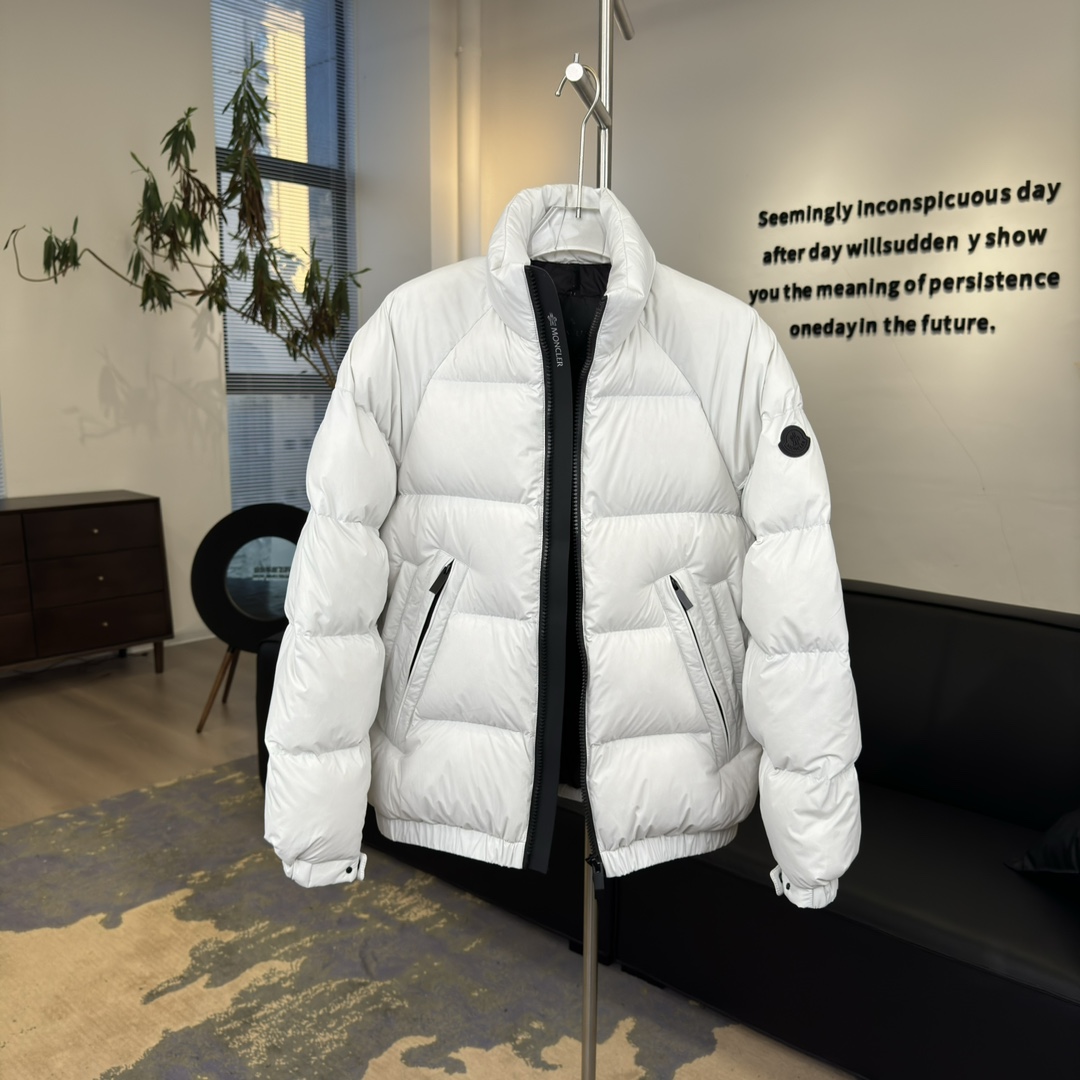 #正品级:𝗠𝗼𝗻𝗰𝗹𝗲𝗿盟可睐 立领双向拉链可调节袖口羽绒服#T23# 𝗦𝗶𝘇𝗲：𝟭# 𝟮# 𝟯# 𝟰#