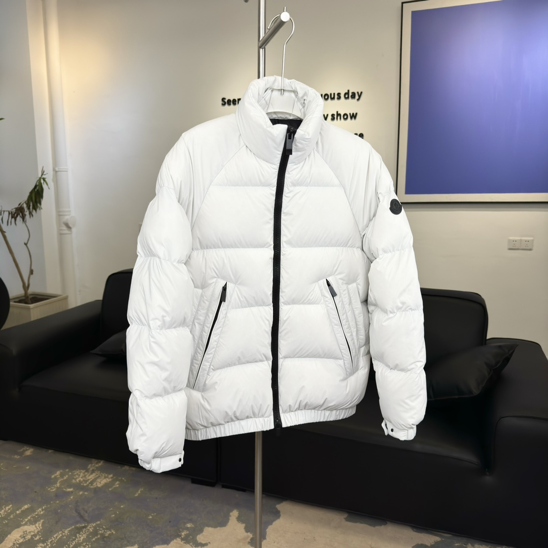 #正品级:𝗠𝗼𝗻𝗰𝗹𝗲𝗿盟可睐 立领双向拉链可调节袖口羽绒服#T23# 𝗦𝗶𝘇𝗲：𝟭# 𝟮# 𝟯# 𝟰#