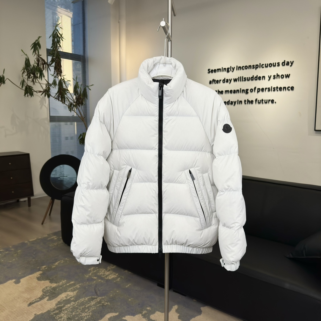 #正品级:𝗠𝗼𝗻𝗰𝗹𝗲𝗿盟可睐 立领双向拉链可调节袖口羽绒服#T23# 𝗦𝗶𝘇𝗲：𝟭# 𝟮# 𝟯# 𝟰#