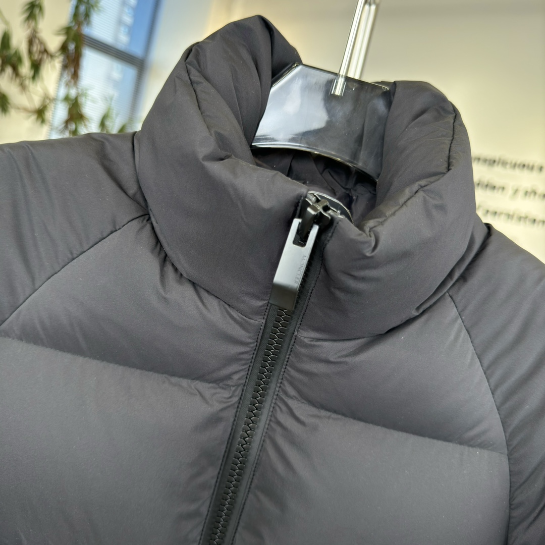 #正品级:𝗠𝗼𝗻𝗰𝗹𝗲𝗿盟可睐 立领双向拉链可调节袖口羽绒服#T23# 𝗦𝗶𝘇𝗲：𝟭# 𝟮# 𝟯# 𝟰#