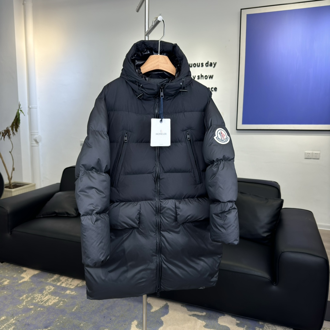 #正品级:𝑴𝒐𝒏𝒄𝒍𝒆𝒓盟可睐 𝑩𝒐𝒔𝒐𝒏𝒂｜𝑳𝒐𝒈𝒐大贴标 纯色连帽长袖中长款羽绒服#T25#拼接黑𝑺