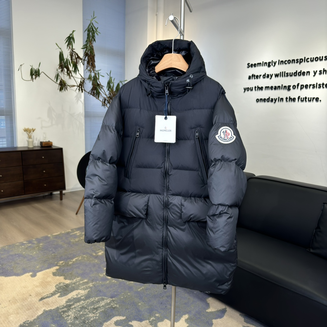 #正品级:𝑴𝒐𝒏𝒄𝒍𝒆𝒓盟可睐 𝑩𝒐𝒔𝒐𝒏𝒂｜𝑳𝒐𝒈𝒐大贴标 纯色连帽长袖中长款羽绒服#T25#拼接黑𝑺