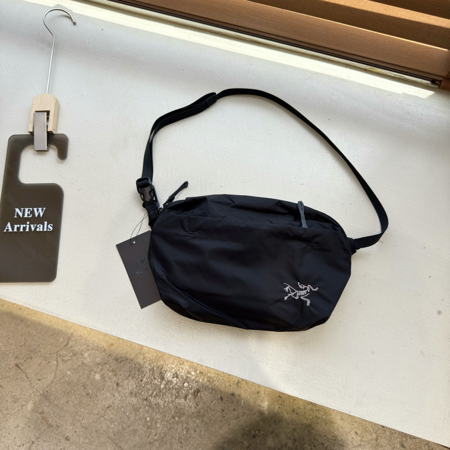 𝗔𝗥𝗖'𝗧𝗘𝗥𝗬𝗫 |Heliad 6L 单肩包/ 斜挎包/腰包
Size 28*9*20 单位cm
编码:000120A