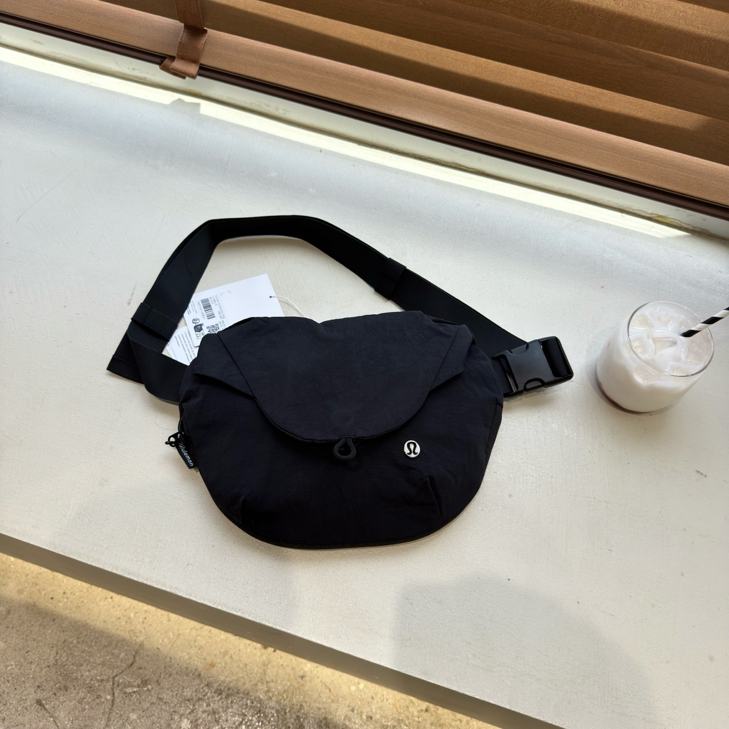 Lululemon Curved Crossbody Bag 3L - Magnetische Sluiting - Zwart