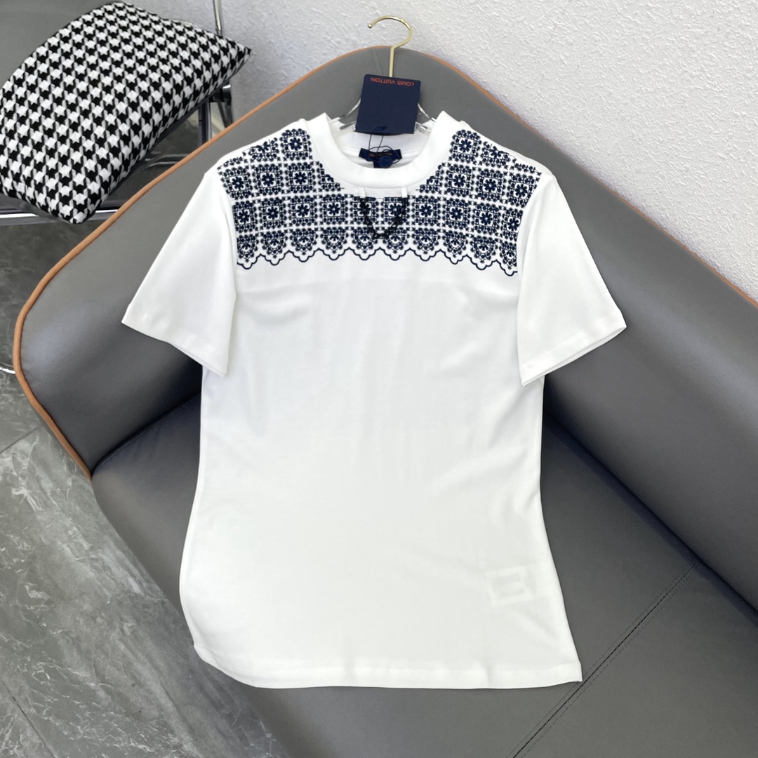 Louis Vuitton Clothing T-Shirt White Embroidery Spring/Summer Collection Chains