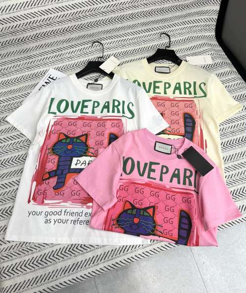 Gucci Women's 'Love Paris' Cat Print Crewneck T-Shirt - Spring Collection