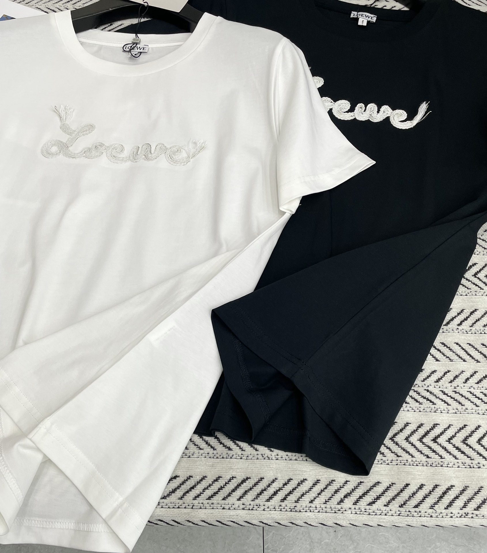 Loewe Woven Embroidered Logo T-Shirt - Stylish & Comfortable (S-L) 4 i1763873272 4300 1