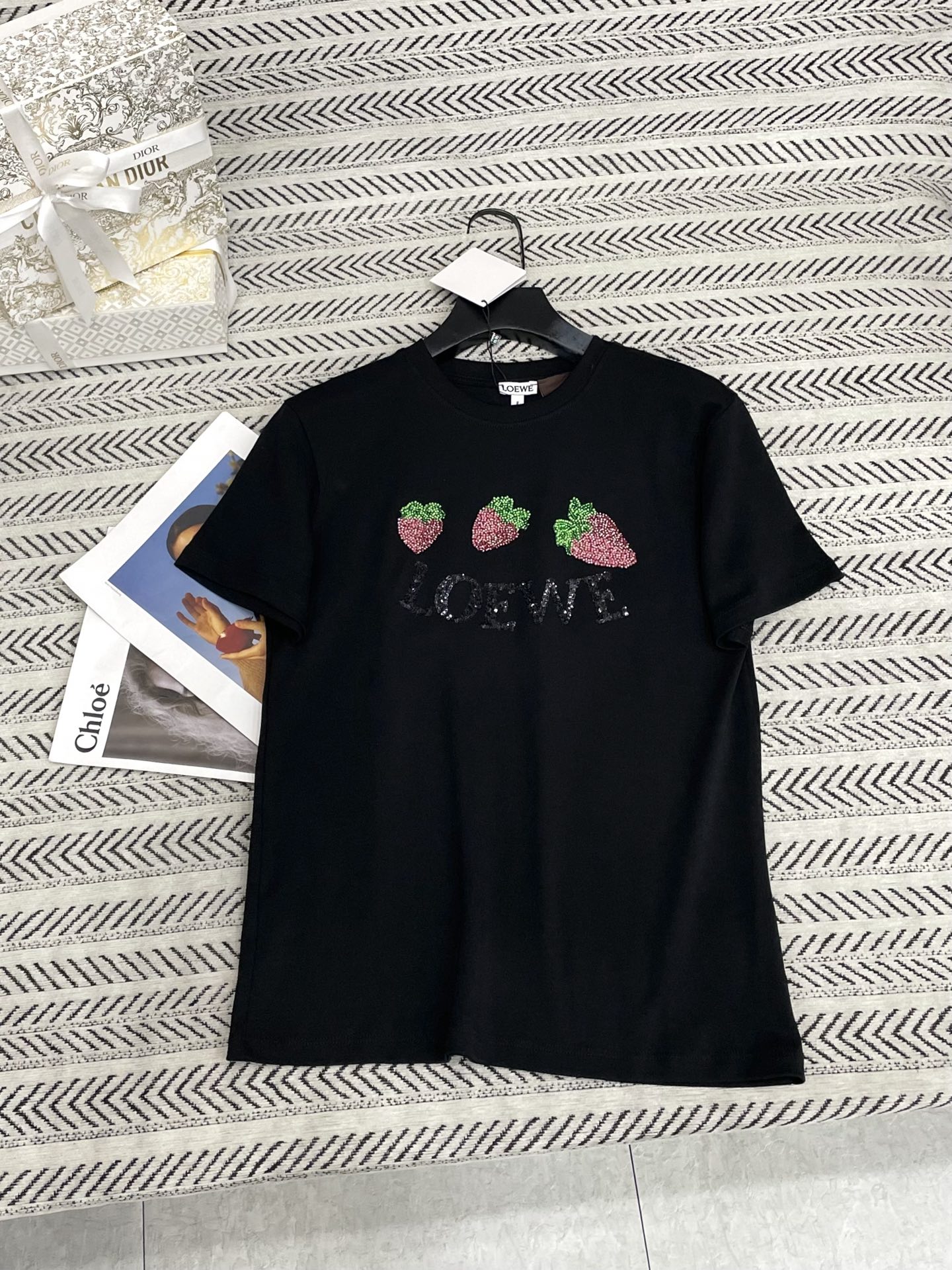 로에베 비즈 장식 딸기 그래픽 여성 반팔 티셔츠 26 SS 상세 이미지 5