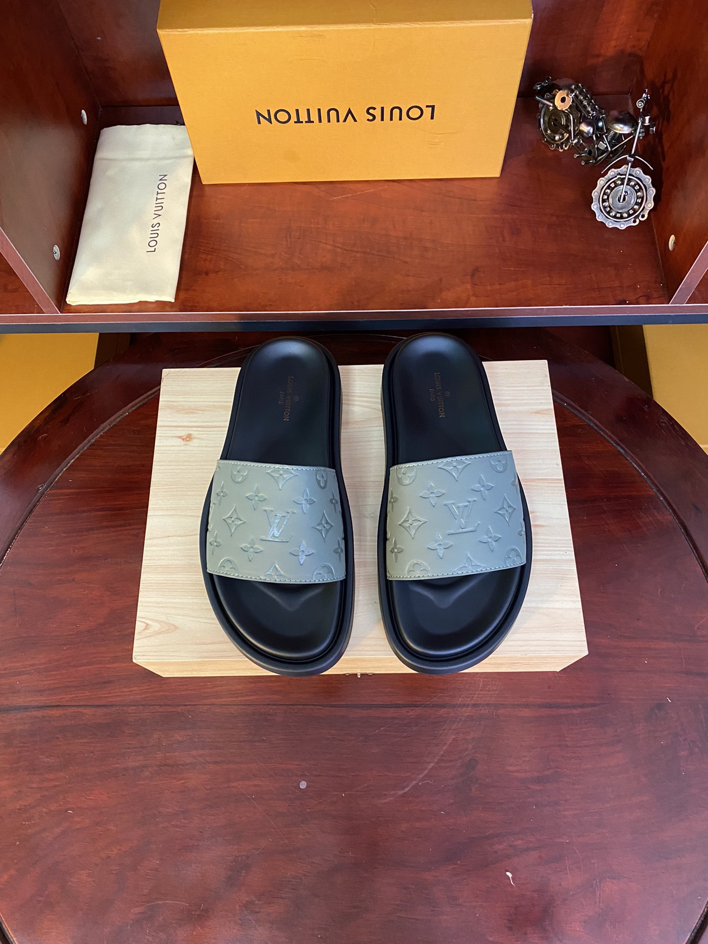 NO:274384,L* upper is made of high-quality fabric, specially supplied outsole, excellent texture, details determine quality 38-44,19860909L* 鞋面采用优质面料 特供大底 质感超赞 细节决定品质 38-44,,Men's shoes