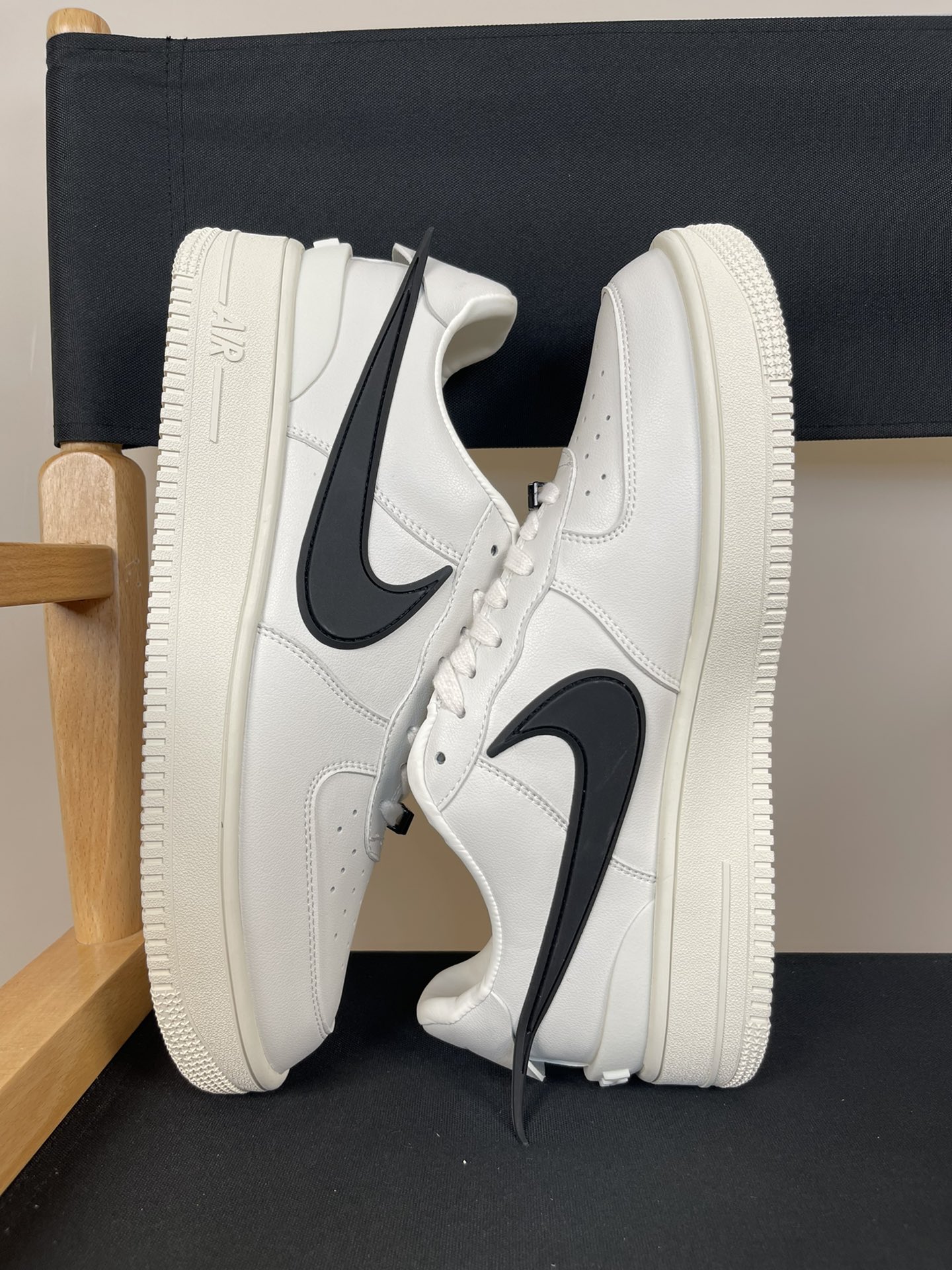 特价    
【纯原】 NK Air Force 1 07 空军一号经典低帮板鞋 白黑 ！
货号：DV3