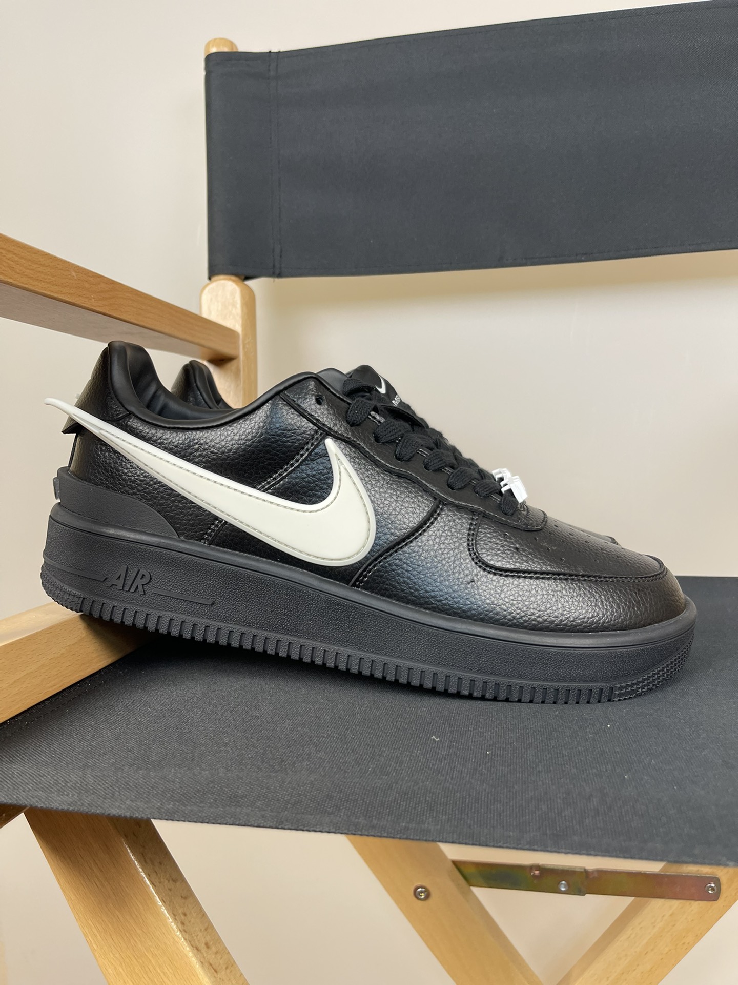 特价    
【纯原】 NK Air Force 1 07 空军一号经典低帮板鞋  纯黑 ！
货号：DV