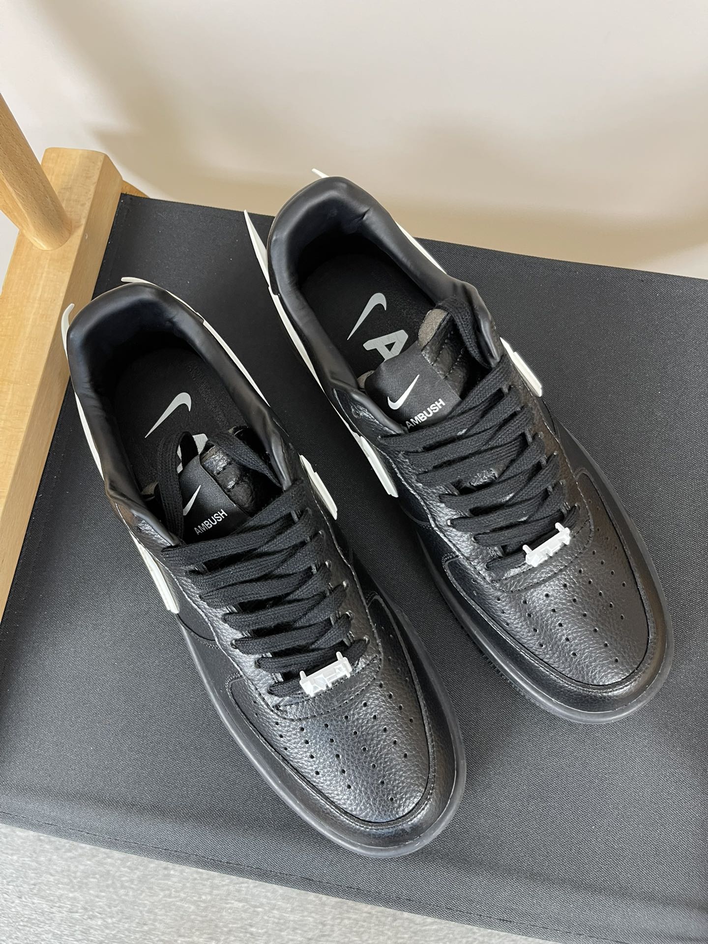 特价    
【纯原】 NK Air Force 1 07 空军一号经典低帮板鞋  纯黑 ！
货号：DV