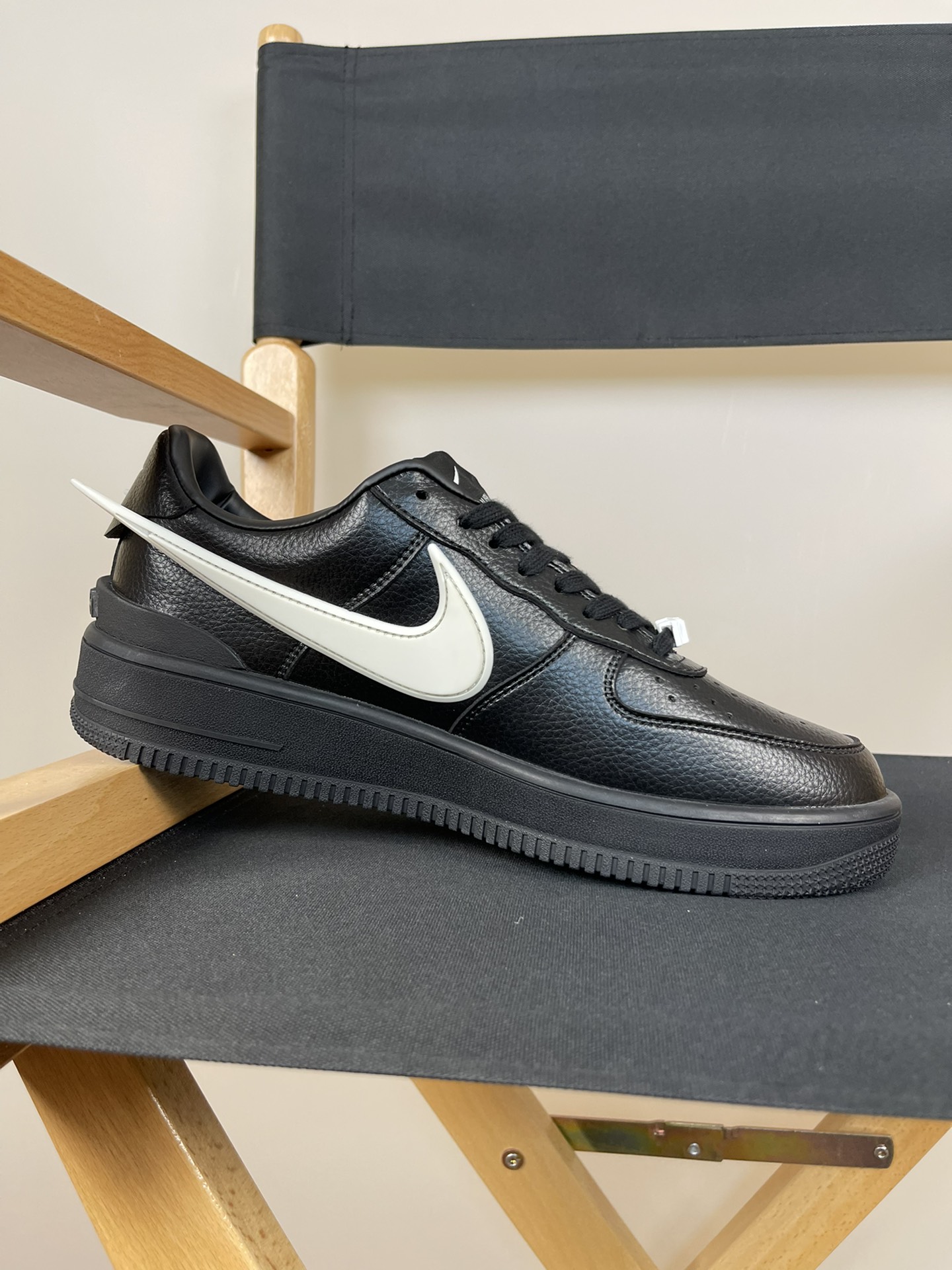 特价    
【纯原】 NK Air Force 1 07 空军一号经典低帮板鞋  纯黑 ！
货号：DV