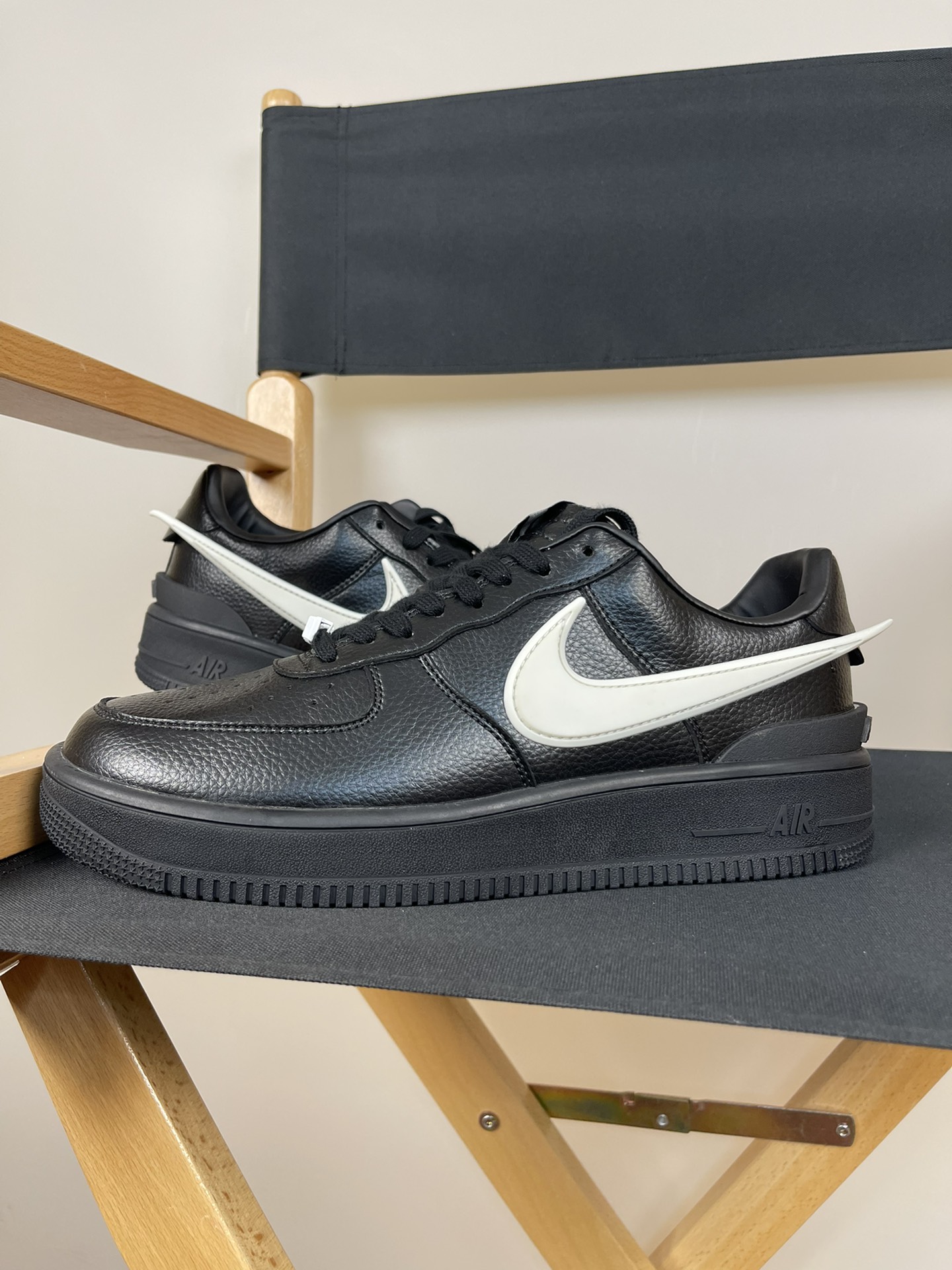 特价    
【纯原】 NK Air Force 1 07 空军一号经典低帮板鞋  纯黑 ！
货号：DV