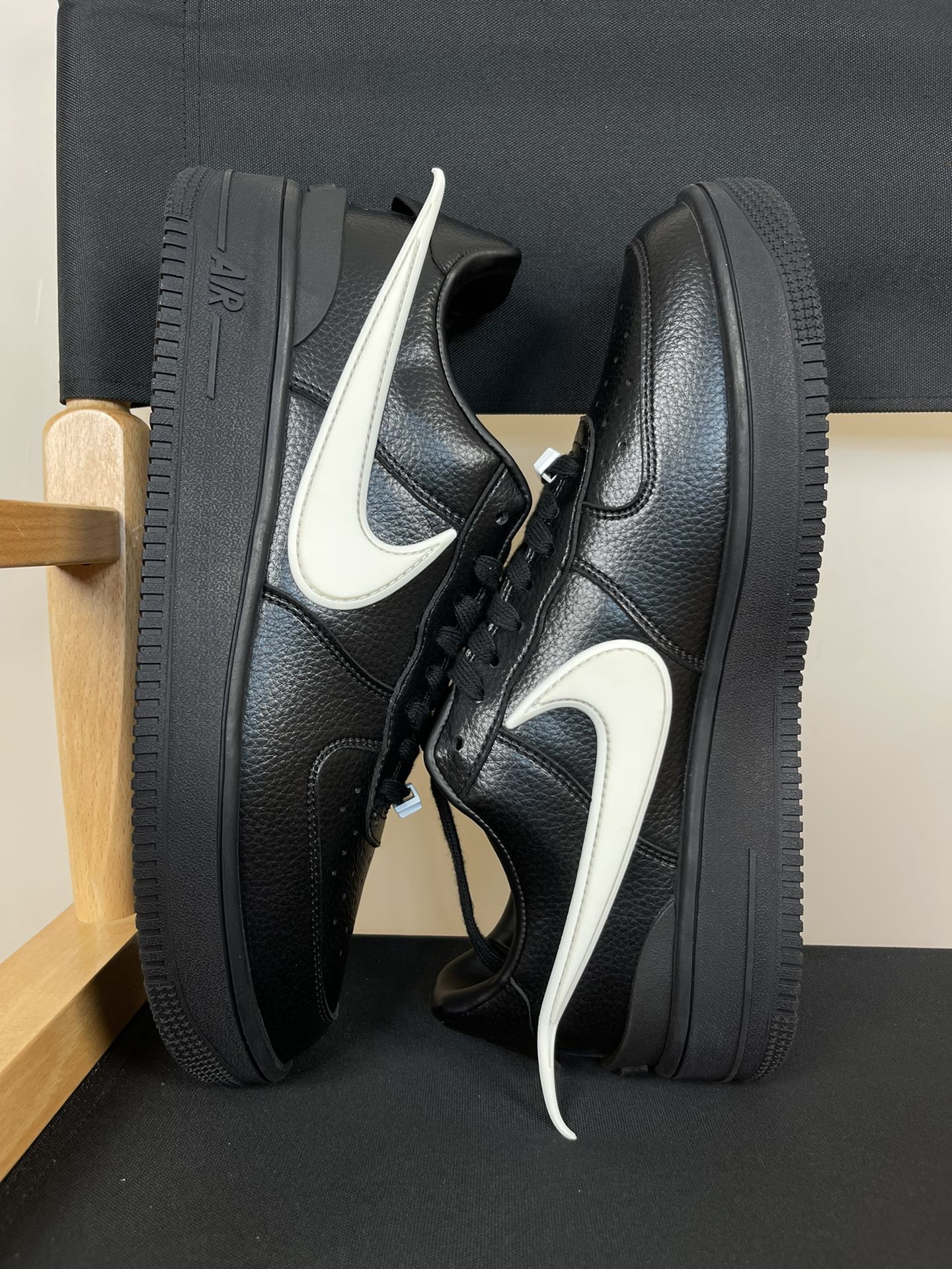特价    
【纯原】 NK Air Force 1 07 空军一号经典低帮板鞋  纯黑 ！
货号：DV