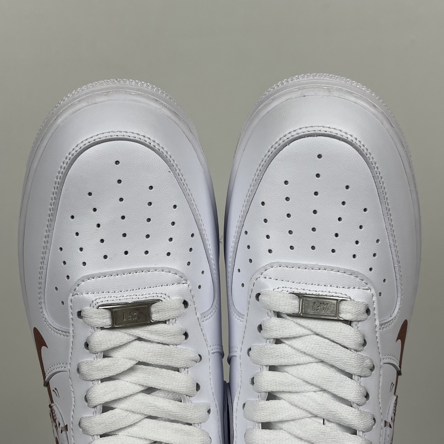 特价    

 NK Air Force 1 07 空军一号经典低帮板鞋 哪吒 ！
货号：CW2288
