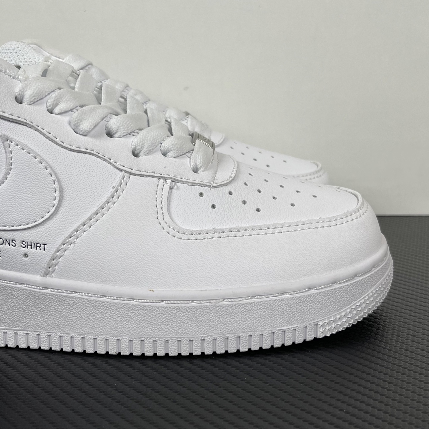 特价    
 CDG x Supreme x NK Air Force 1 Supreme Comme