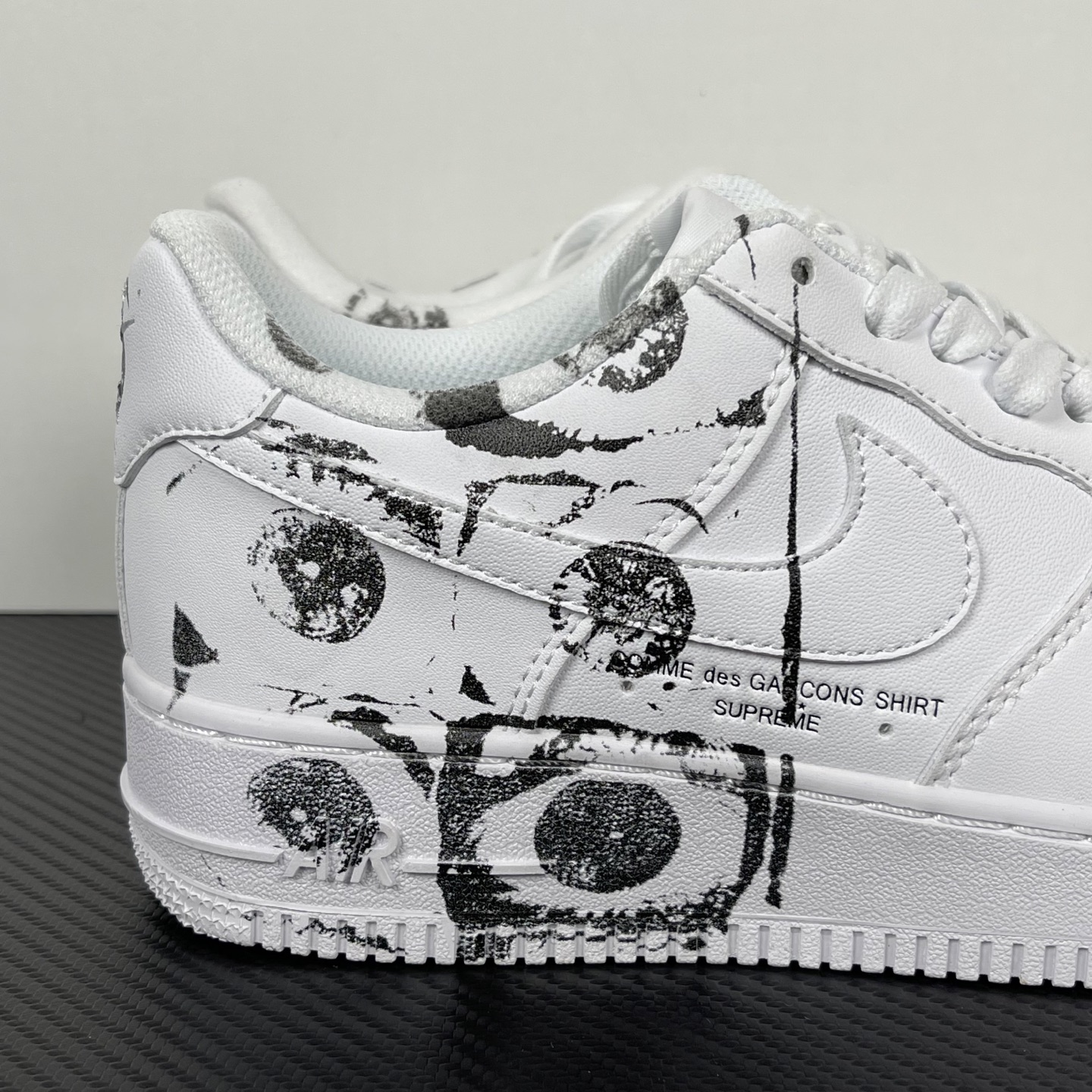 特价    
 CDG x Supreme x NK Air Force 1 Supreme Comme