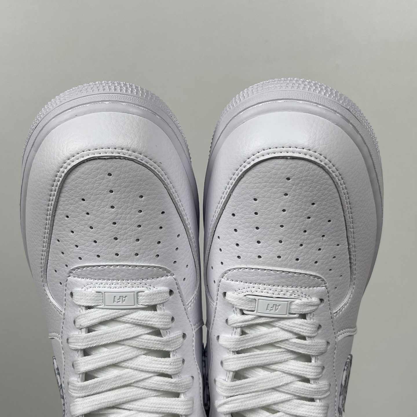 特价
NK Air Force 1´07 Low 空军一号低帮百搭休闲运动板鞋 纯白浅白腰果花