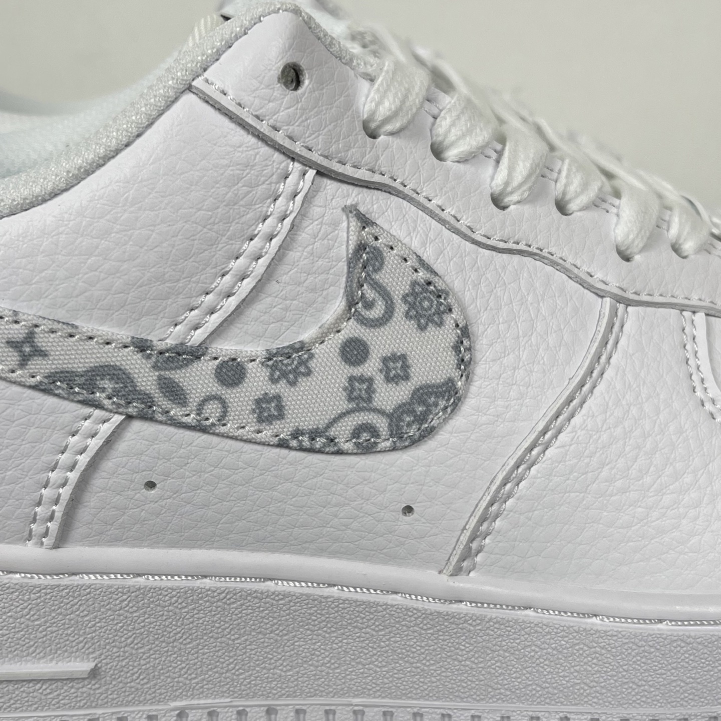 特价
NK Air Force 1´07 Low 空军一号低帮百搭休闲运动板鞋 纯白浅白腰果花