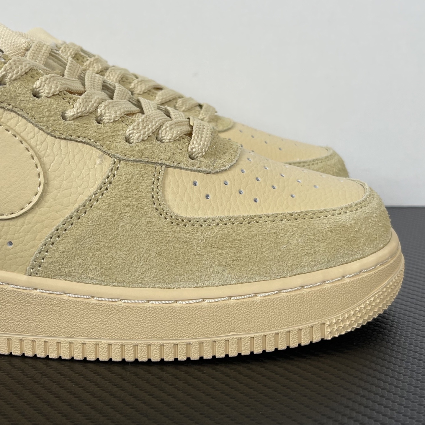 特价
NK Air Force 1´07 Low 空军一号低帮百搭休闲运动板鞋 小麦拼接!
货