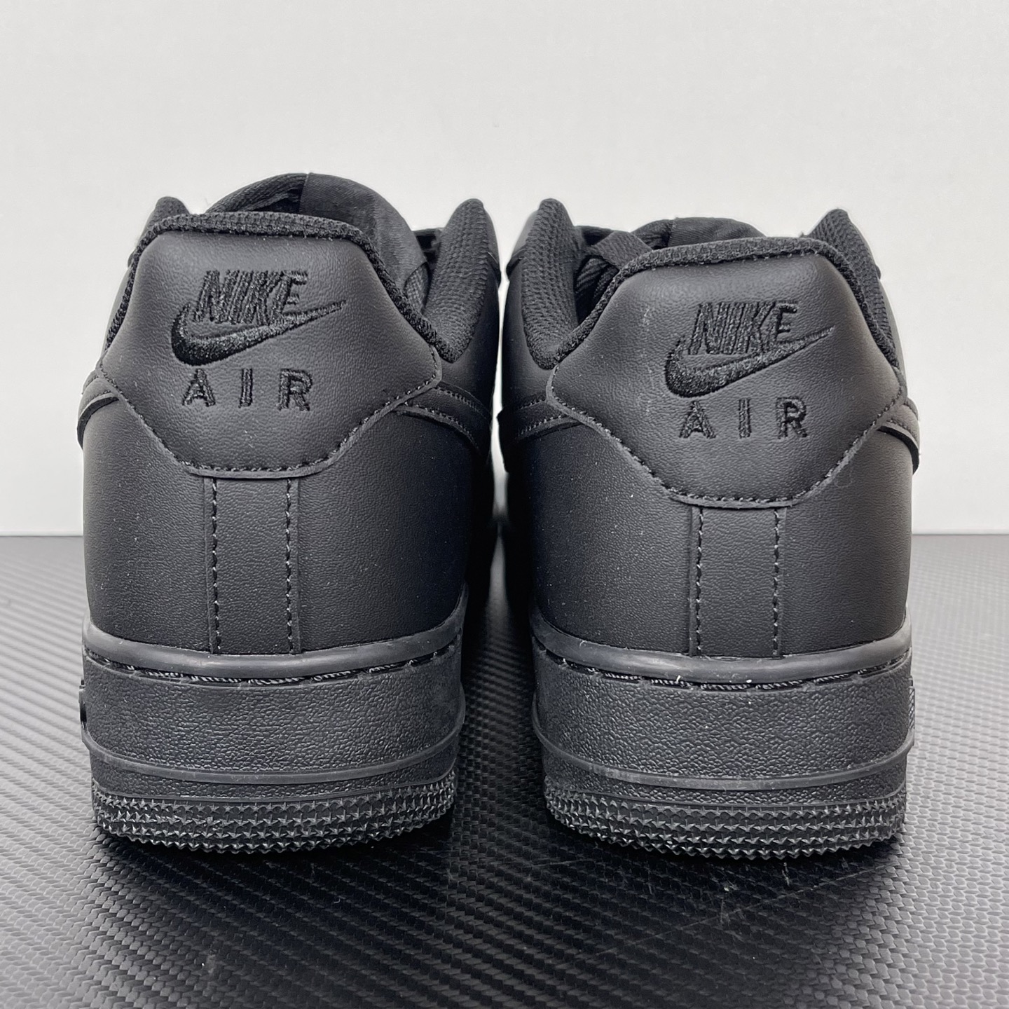 特价    
 NK Air Force 1´07 Low 空军一号低帮百搭休闲运动板鞋 纯黑印花！
货