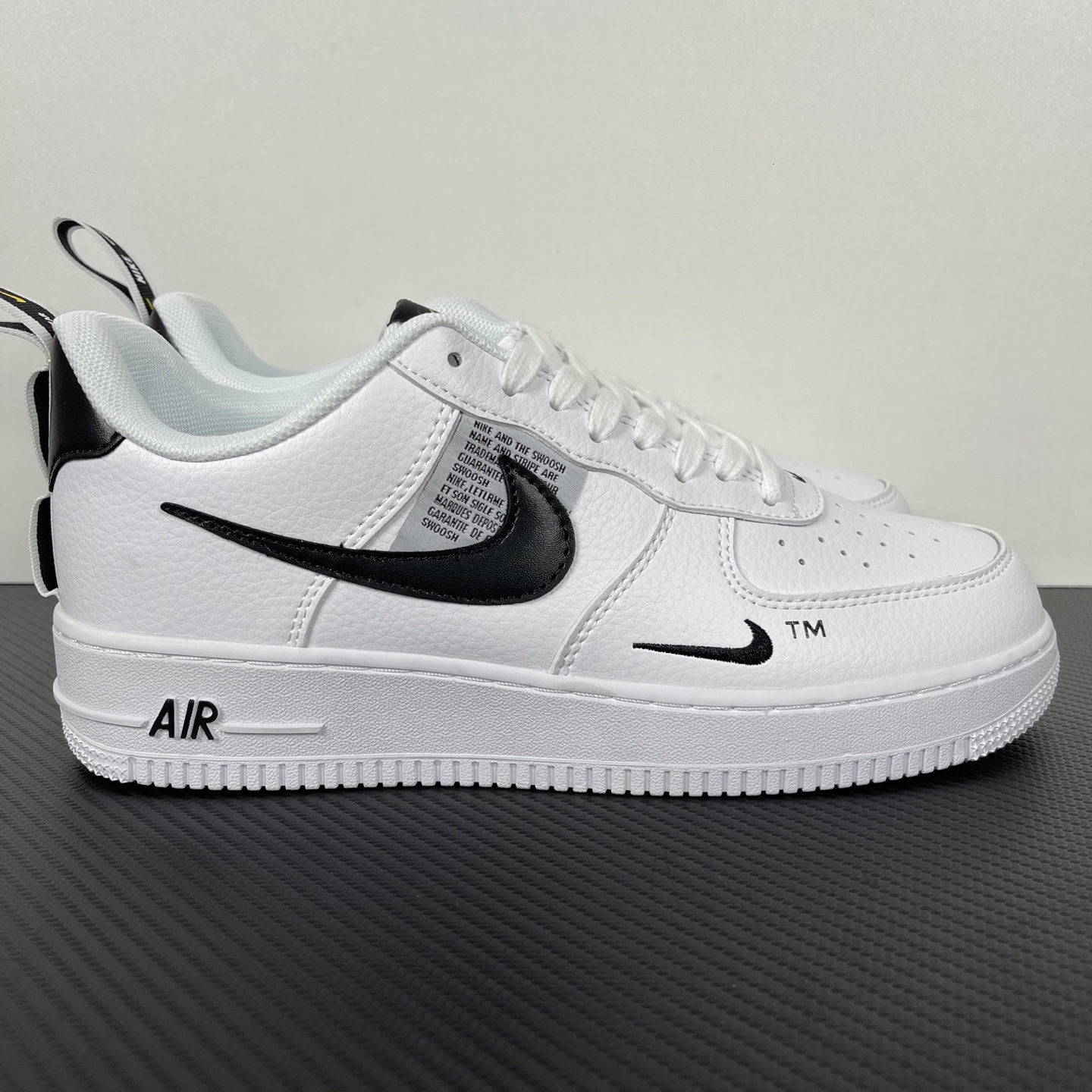 特价    
【纯原】！NK Air Force 1 Low ‘07 空军一号低帮经典板鞋 白解构！
货