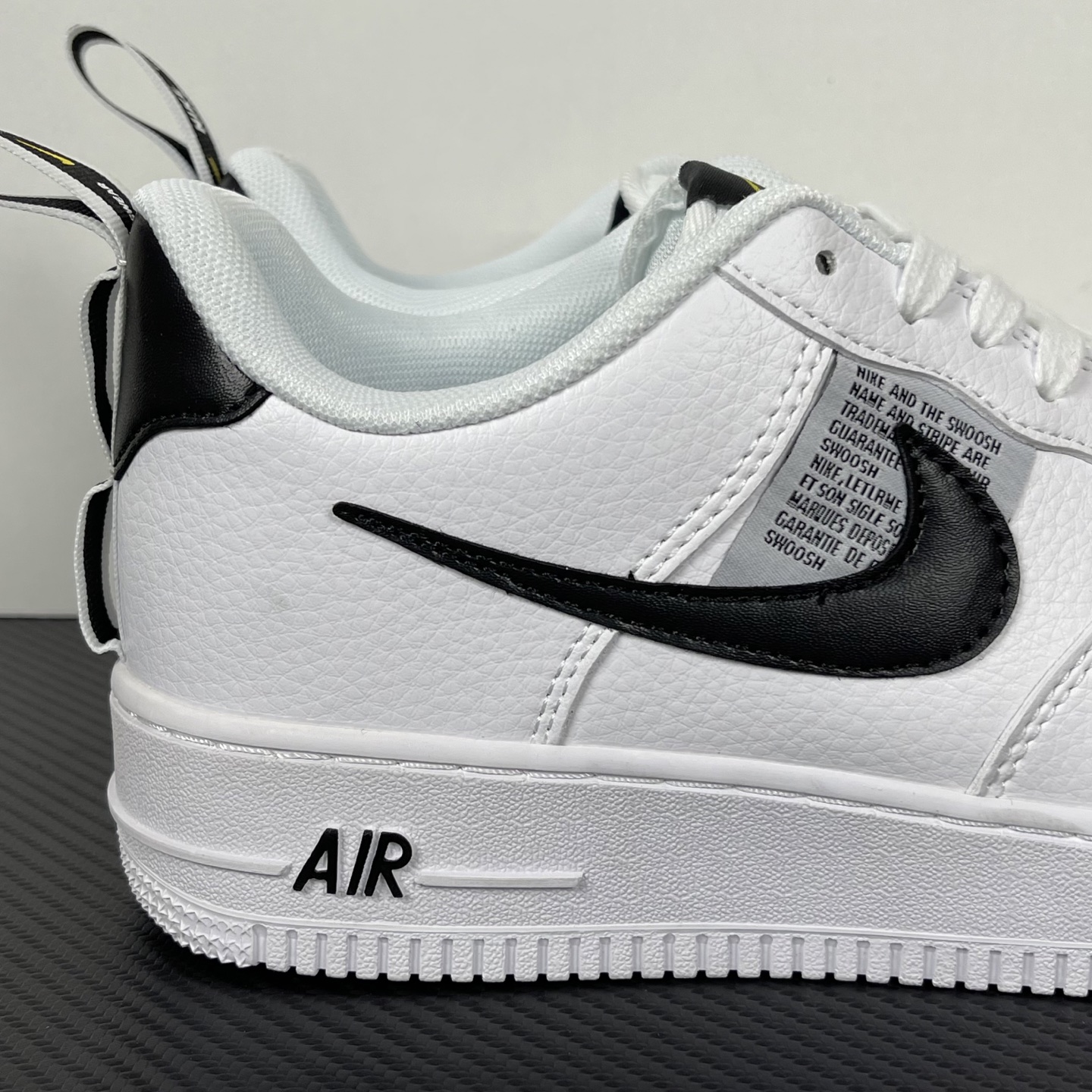 特价    
【纯原】！NK Air Force 1 Low ‘07 空军一号低帮经典板鞋 白解构！
货