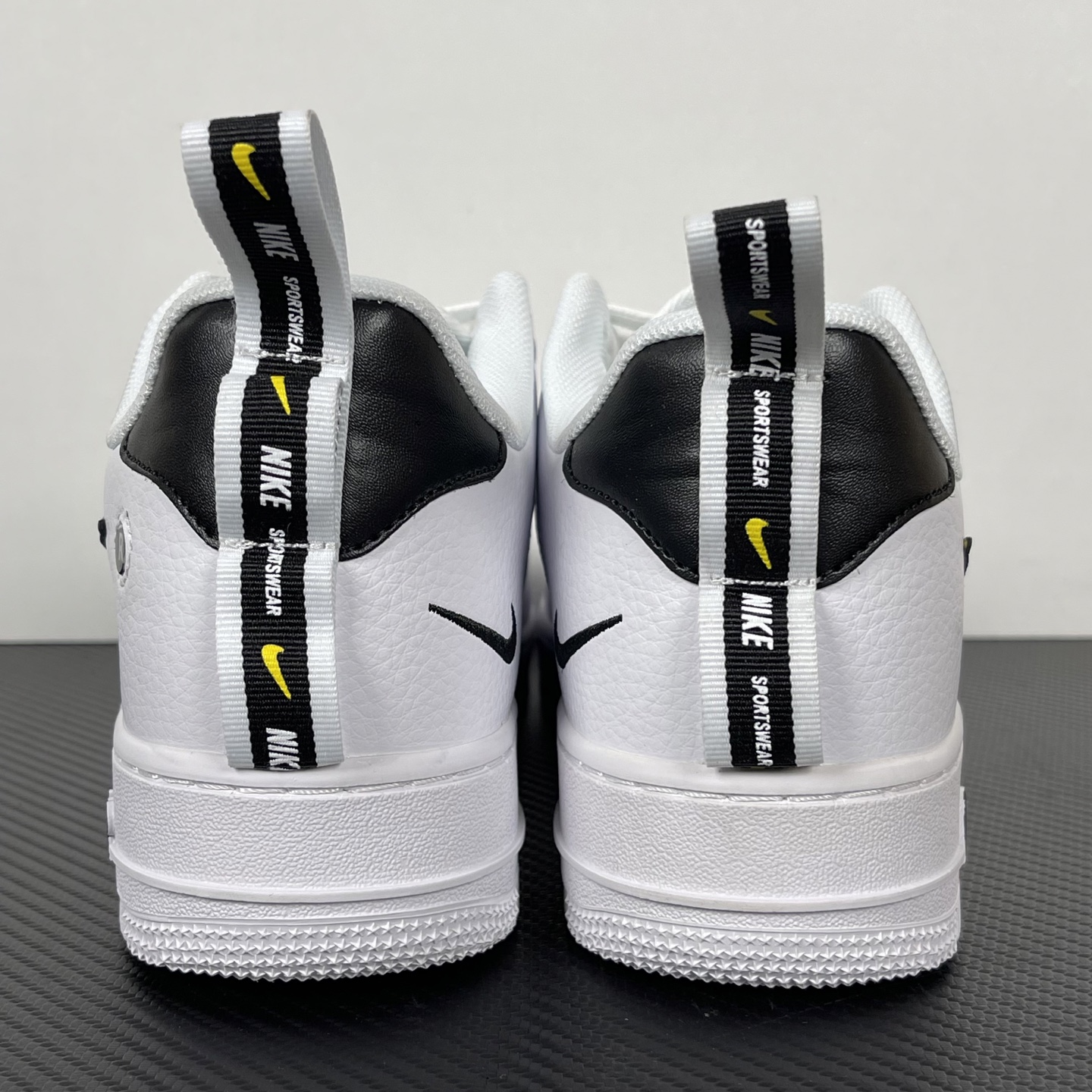 特价    
【纯原】！NK Air Force 1 Low ‘07 空军一号低帮经典板鞋 白解构！
货