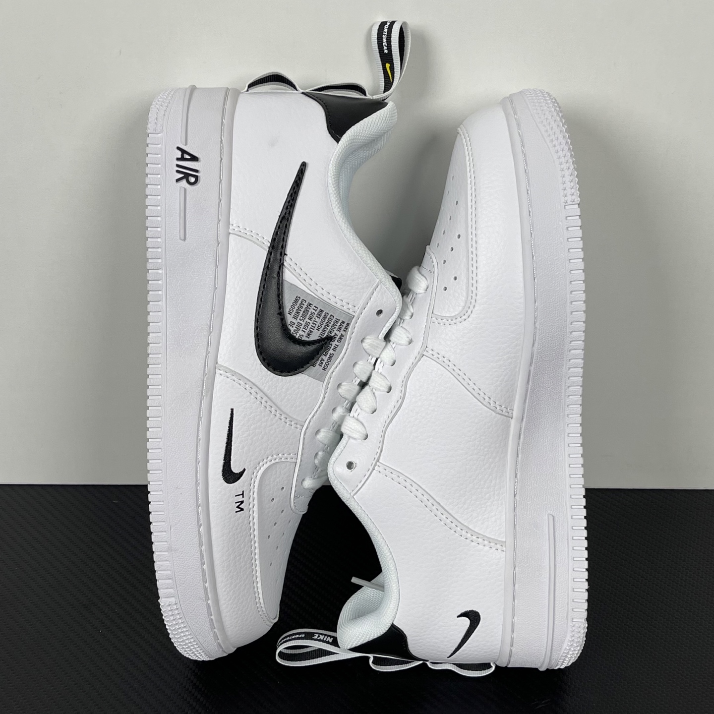 特价    
【纯原】！NK Air Force 1 Low ‘07 空军一号低帮经典板鞋 白解构！
货