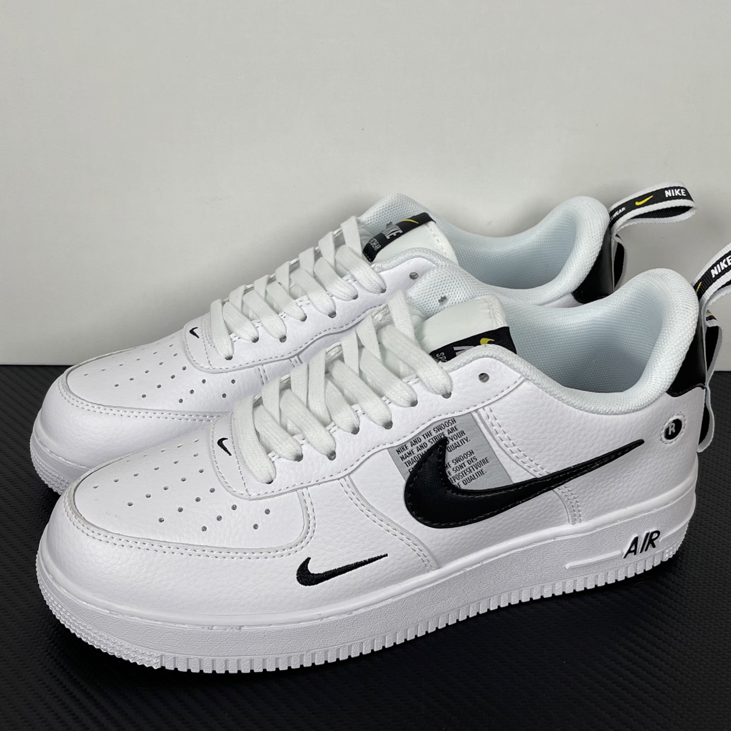 特价    
【纯原】！NK Air Force 1 Low ‘07 空军一号低帮经典板鞋 白解构！
货
