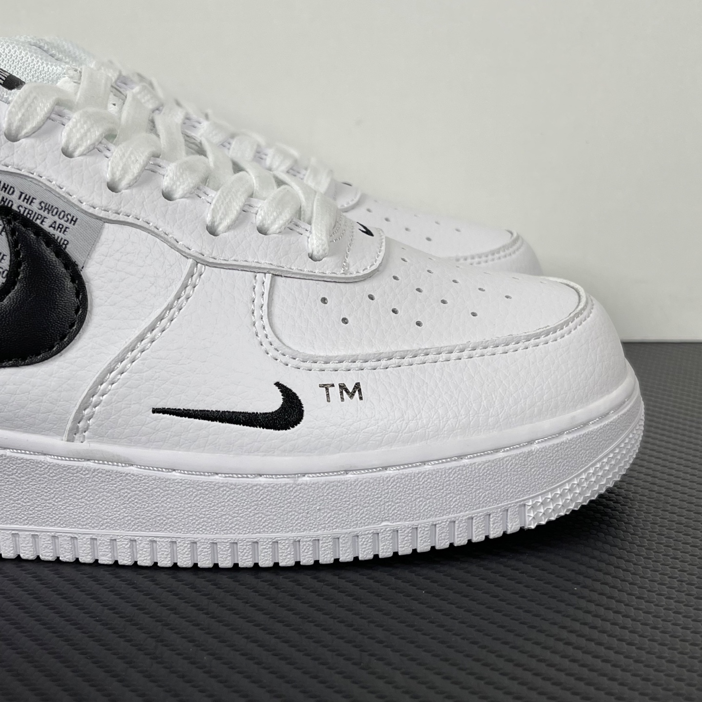 特价    
【纯原】！NK Air Force 1 Low ‘07 空军一号低帮经典板鞋 白解构！
货