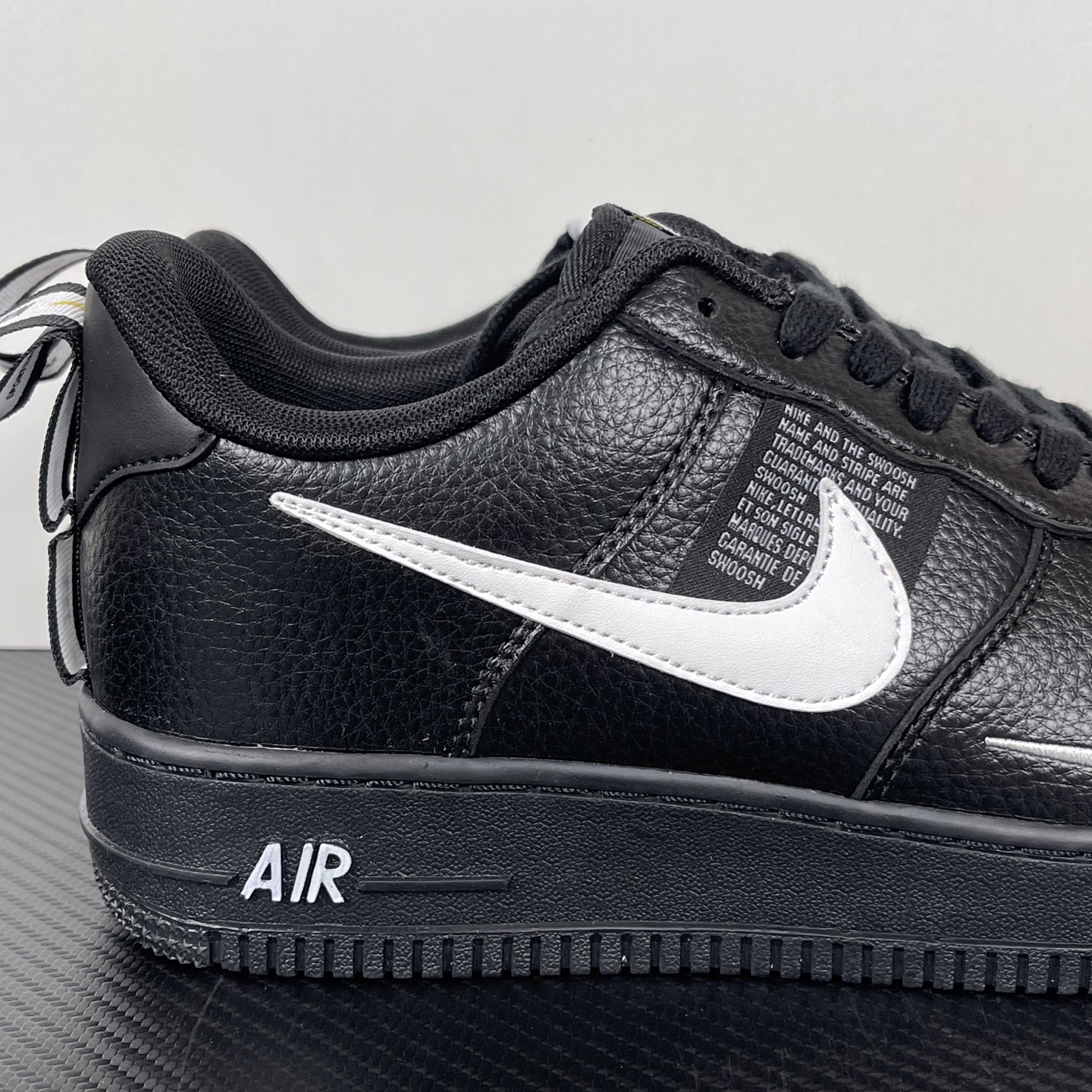 特价    
【纯原】！NK Air Force 1 Low ‘07 空军一号低帮经典板鞋 白解构！
货