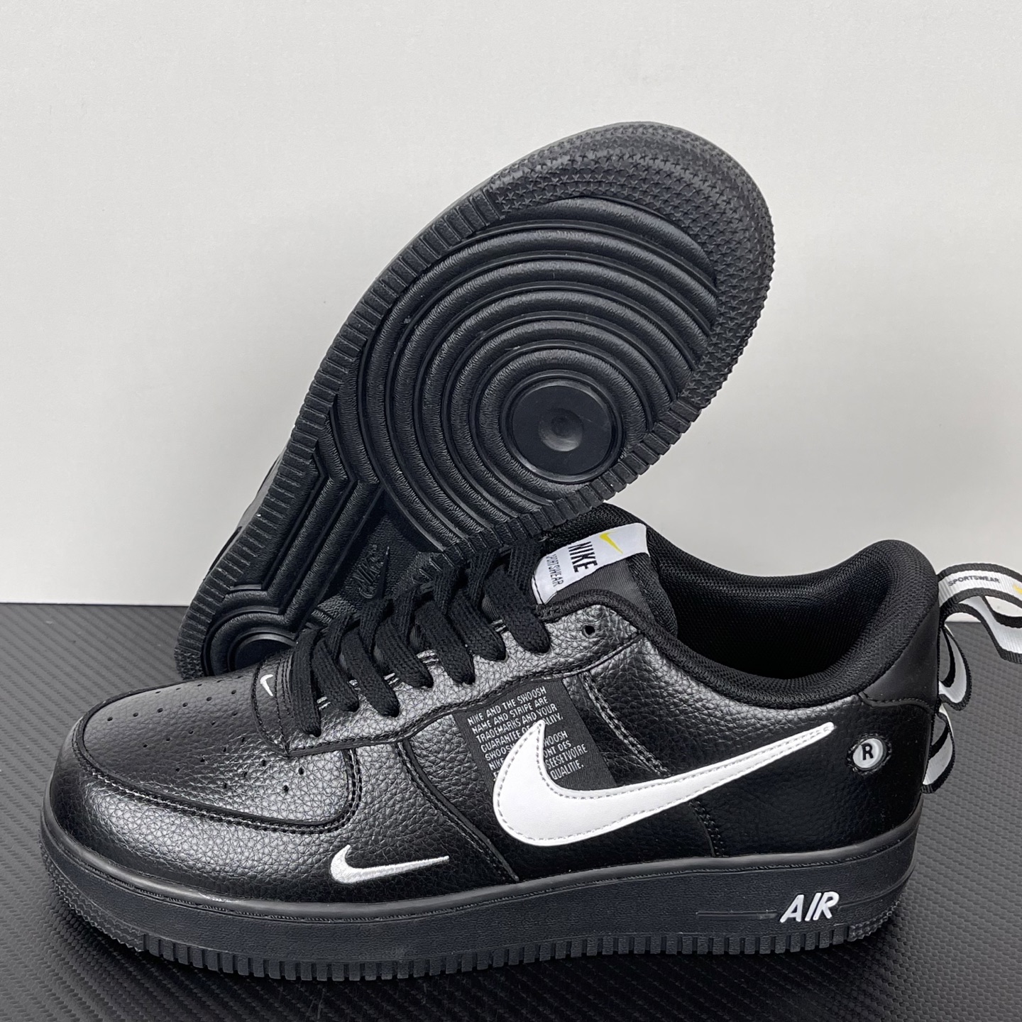 特价    
【纯原】！NK Air Force 1 Low ‘07 空军一号低帮经典板鞋 白解构！
货