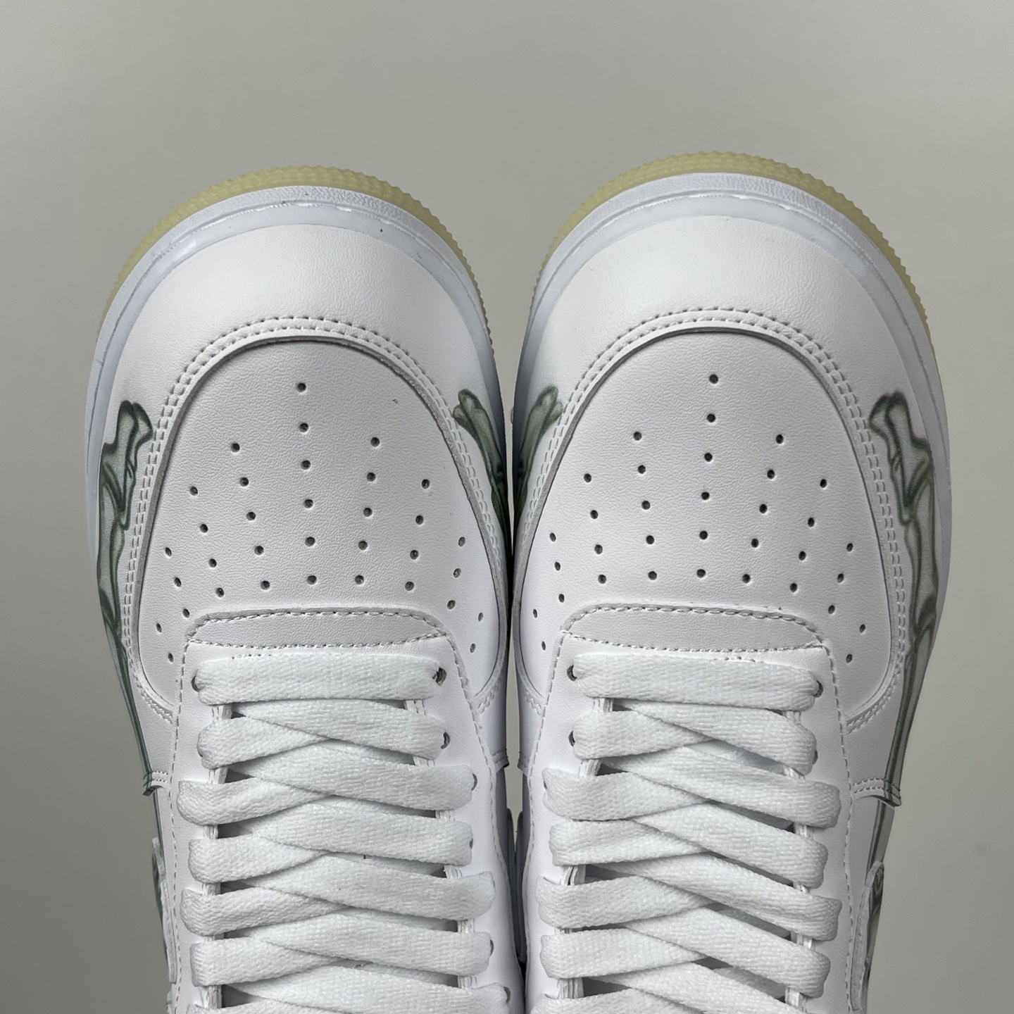 特价    
【纯原】！NK Air Force 1 Low ‘07 空军一号低帮经典板鞋 白骨头！
货