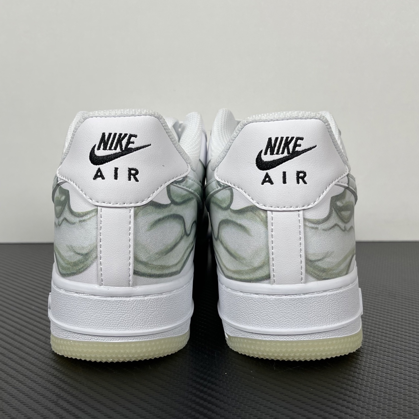 特价    
【纯原】！NK Air Force 1 Low ‘07 空军一号低帮经典板鞋 白骨头！
货