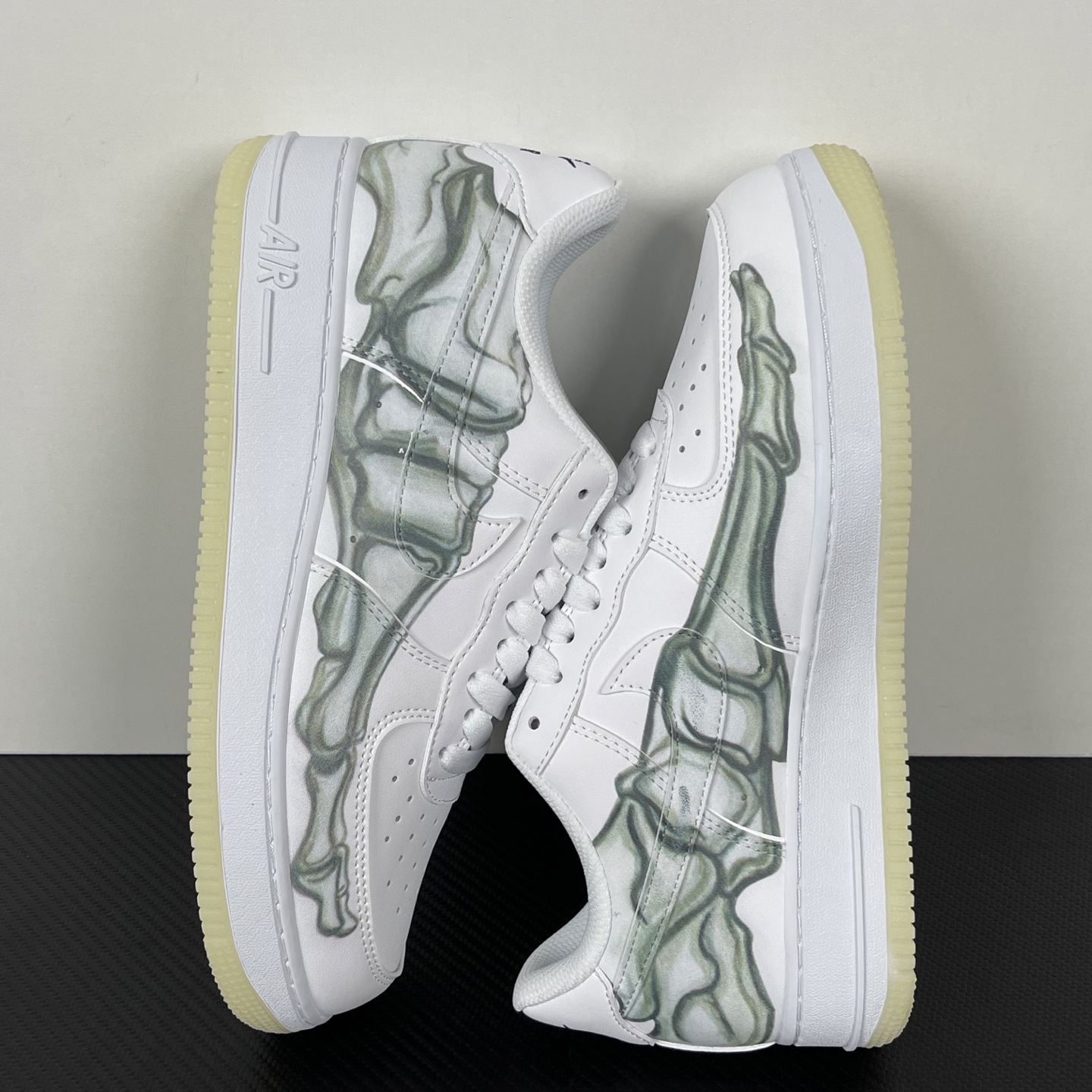 特价    
【纯原】！NK Air Force 1 Low ‘07 空军一号低帮经典板鞋 白骨头！
货