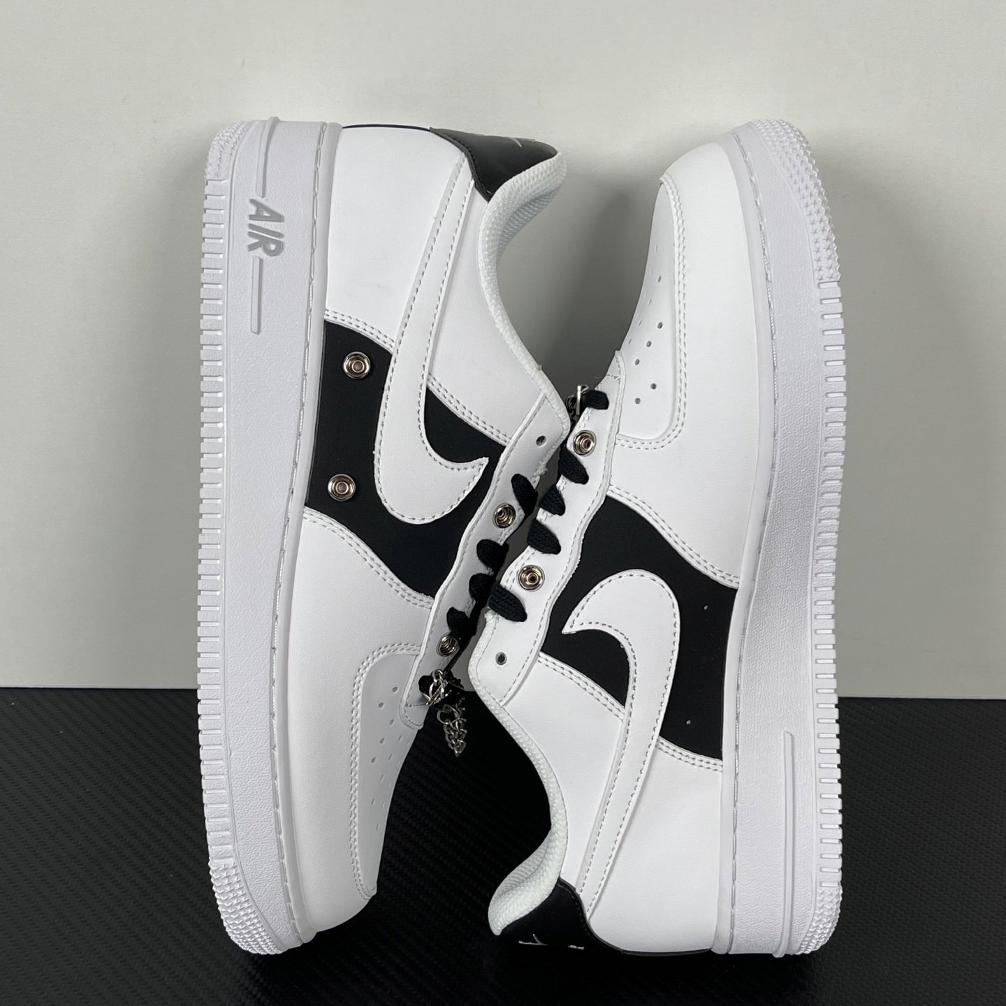 特价
【纯原】!NK Air Force 1 Low ‘07 空军一号低帮经典板鞋 黑白!
货号