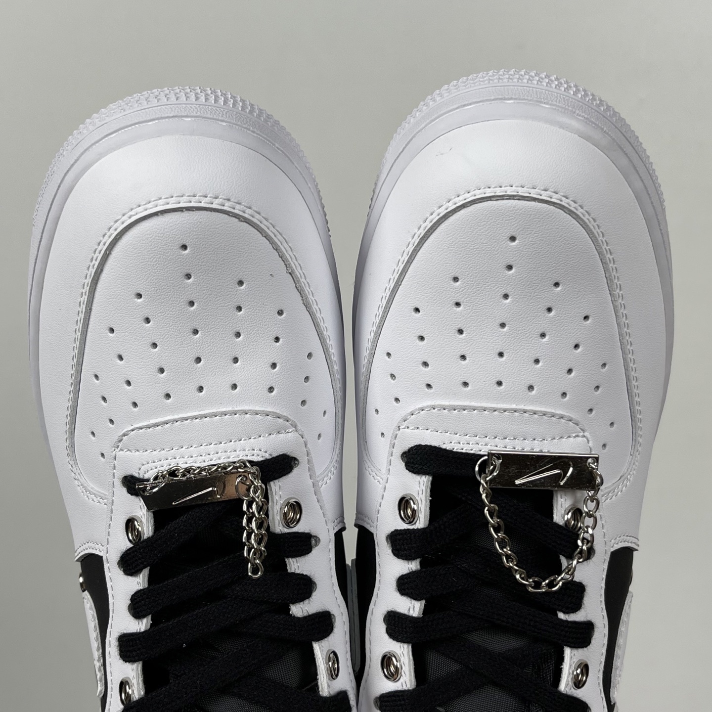 特价
【纯原】!NK Air Force 1 Low ‘07 空军一号低帮经典板鞋 黑白!
货号